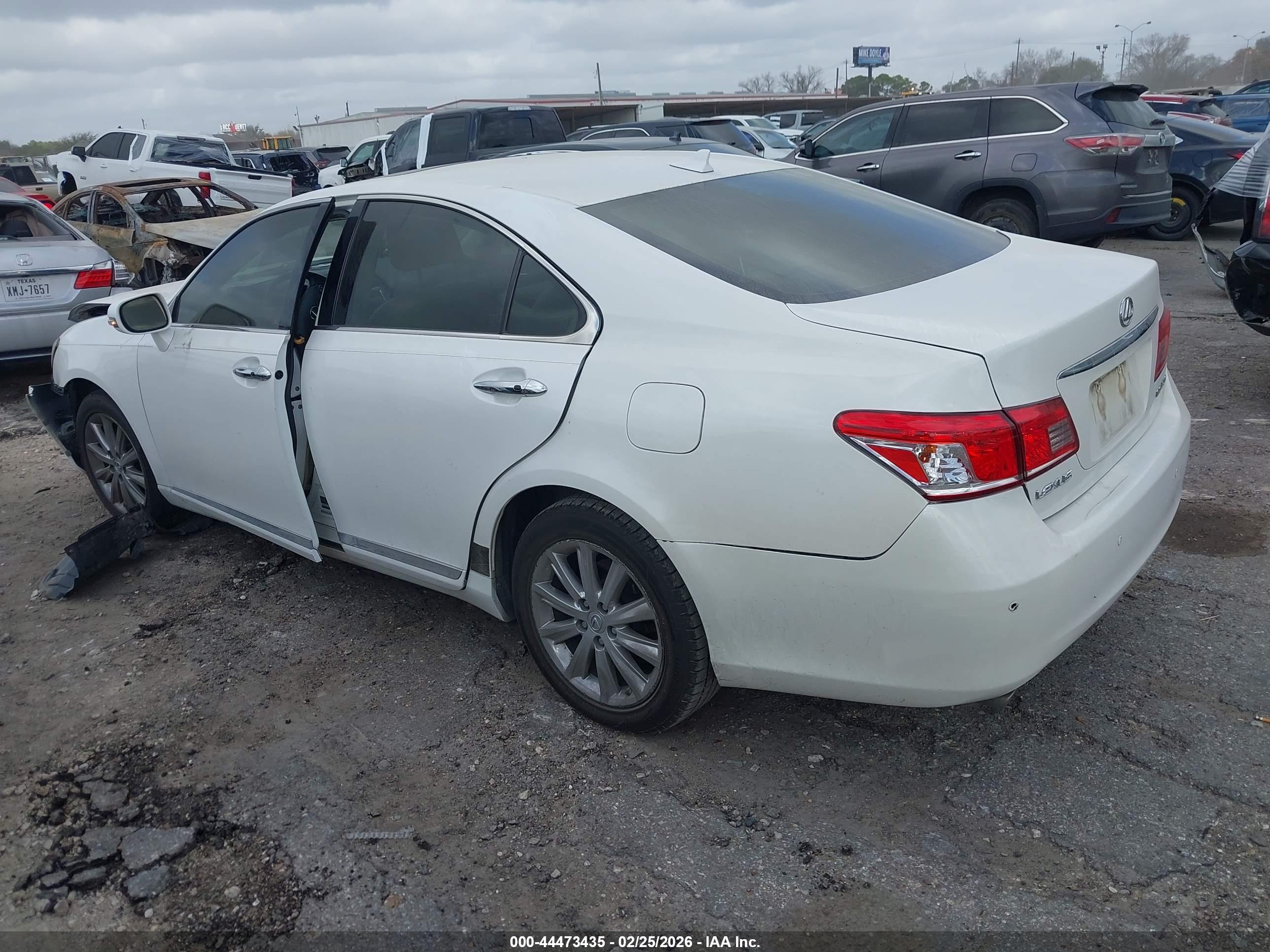 LEXUS ES image 3