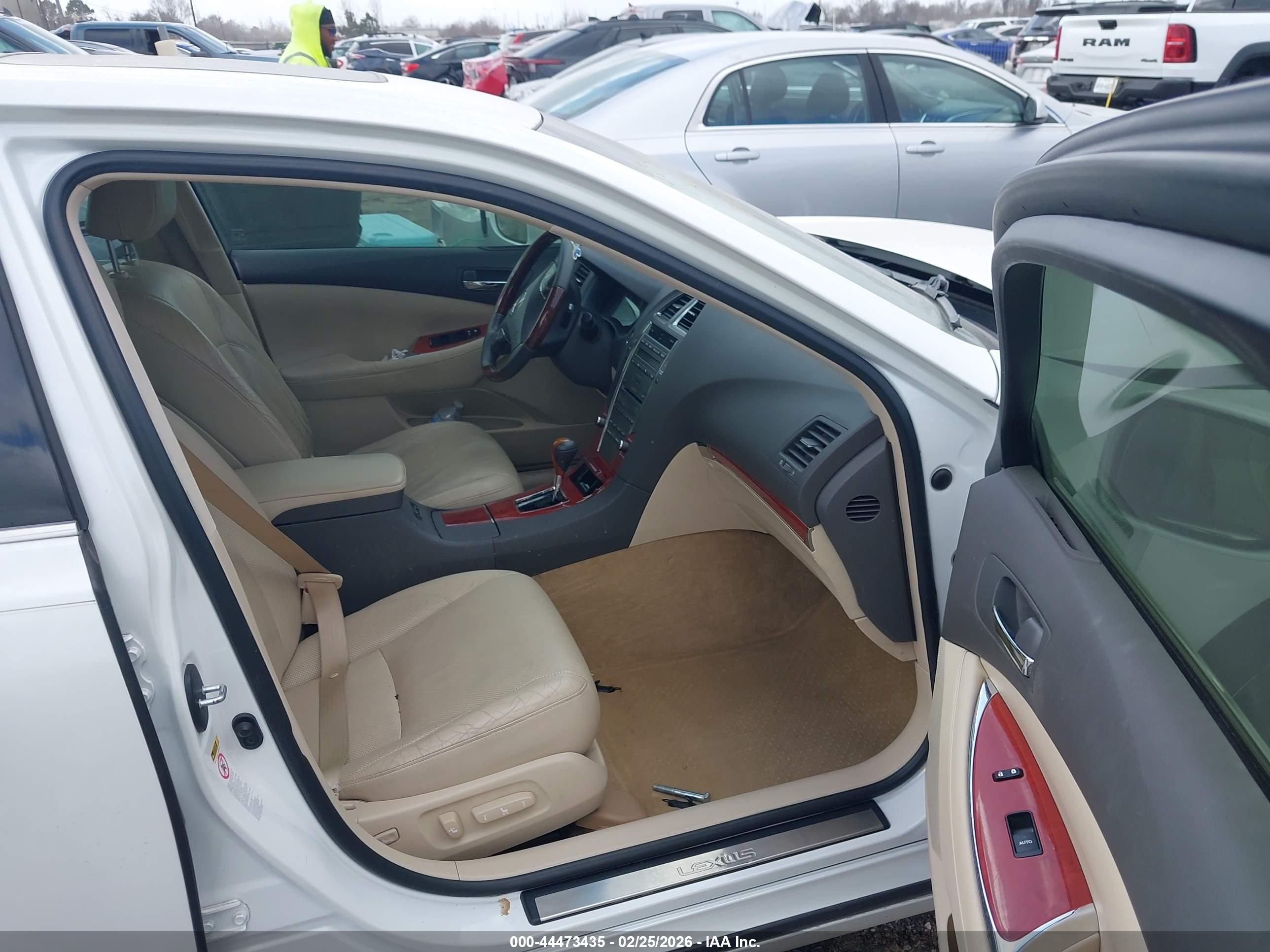 LEXUS ES image 5