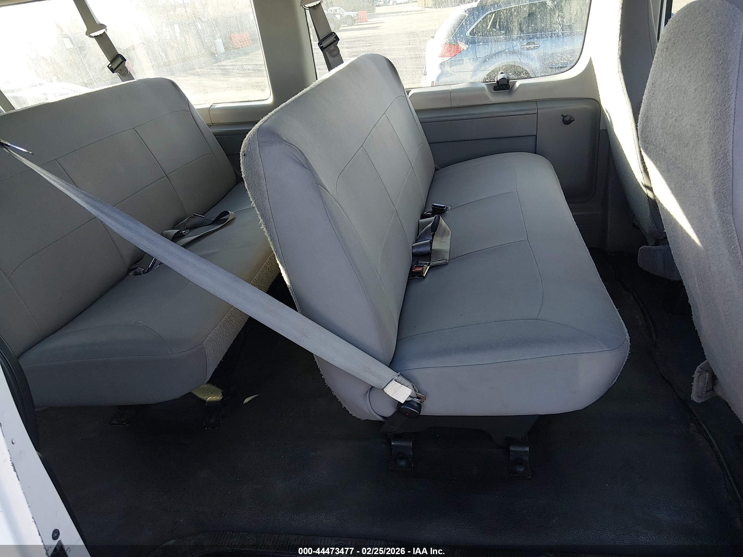 FORD E-350 image 8