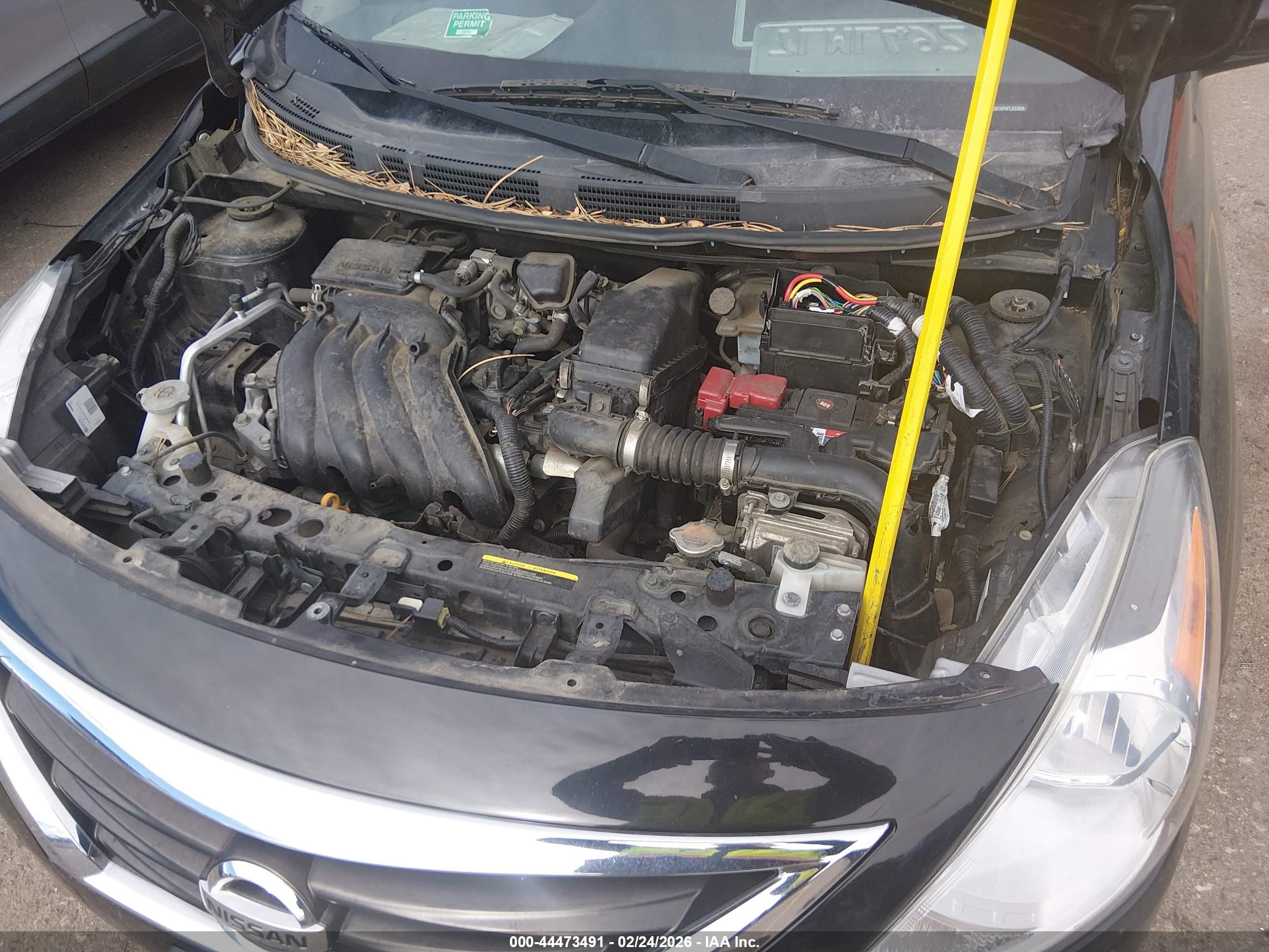 NISSAN VERSA image 10