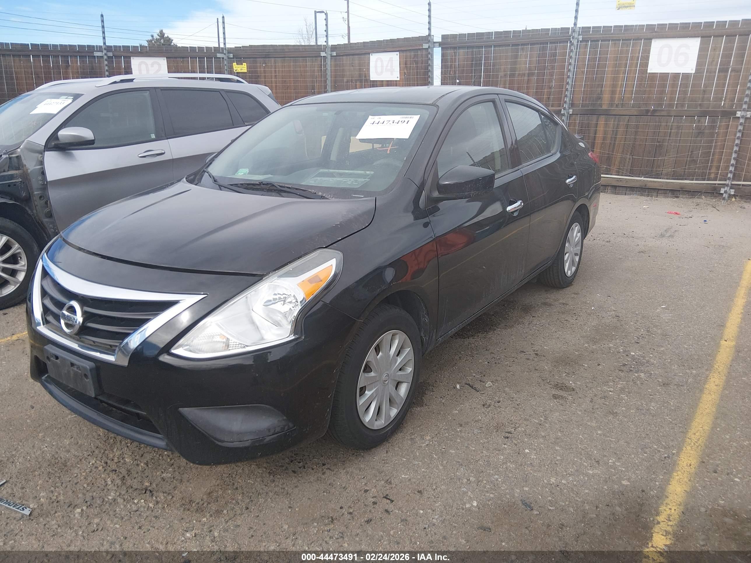 NISSAN VERSA image 2