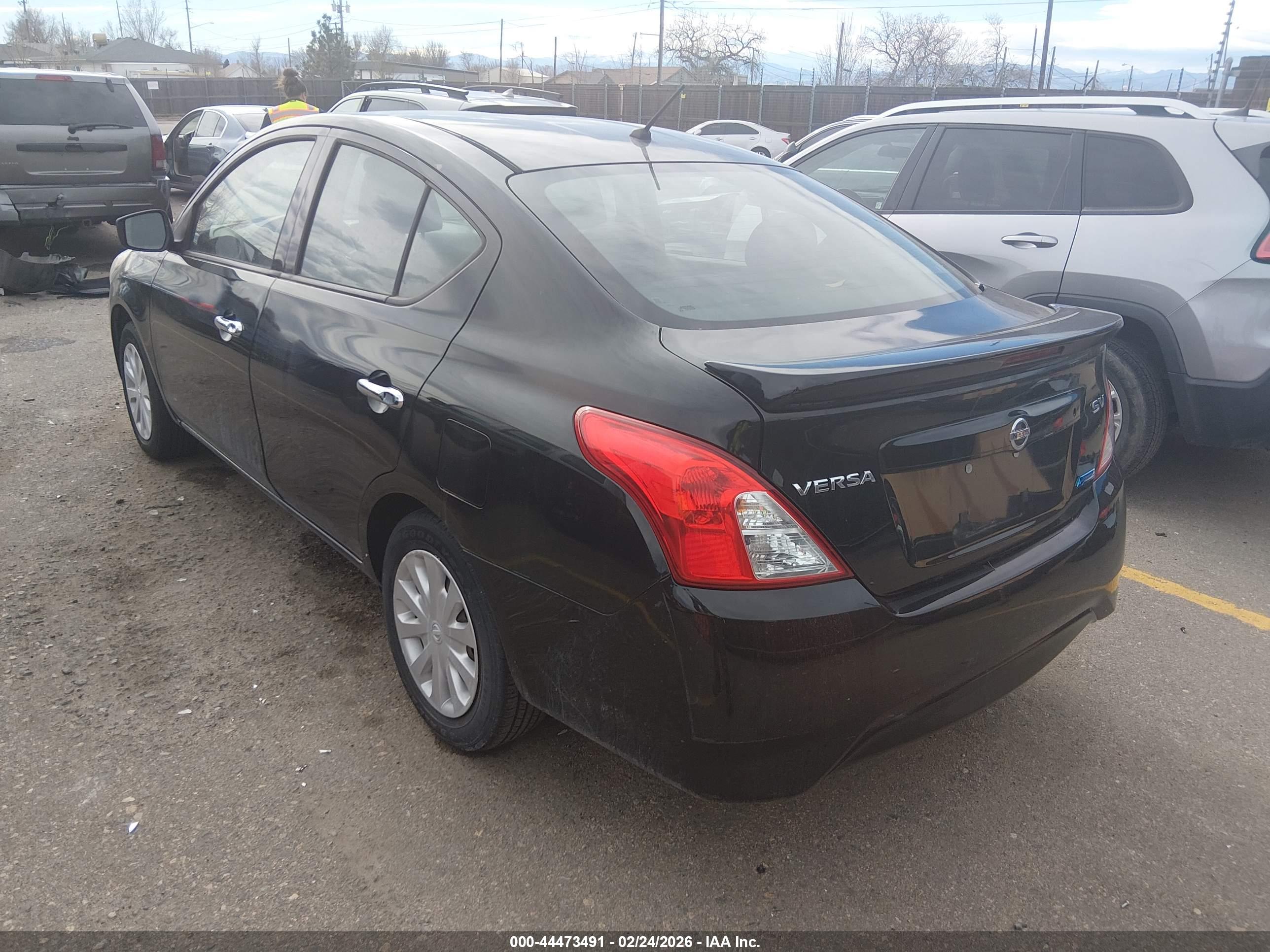 NISSAN VERSA image 3
