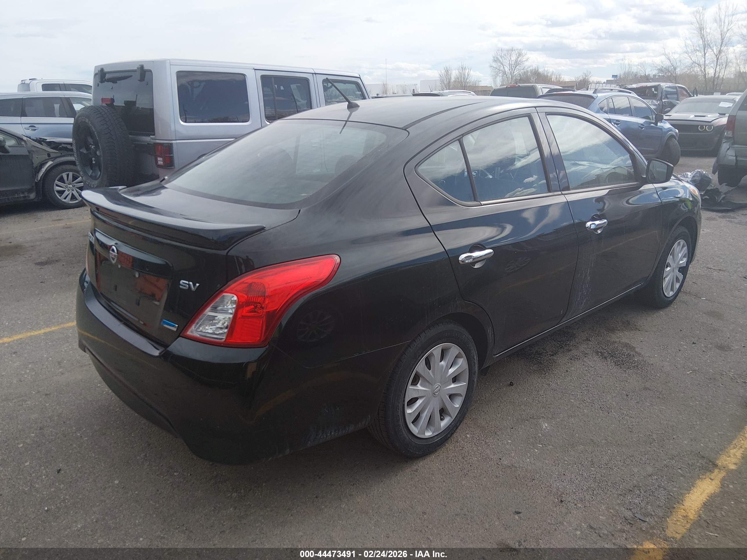 NISSAN VERSA image 4