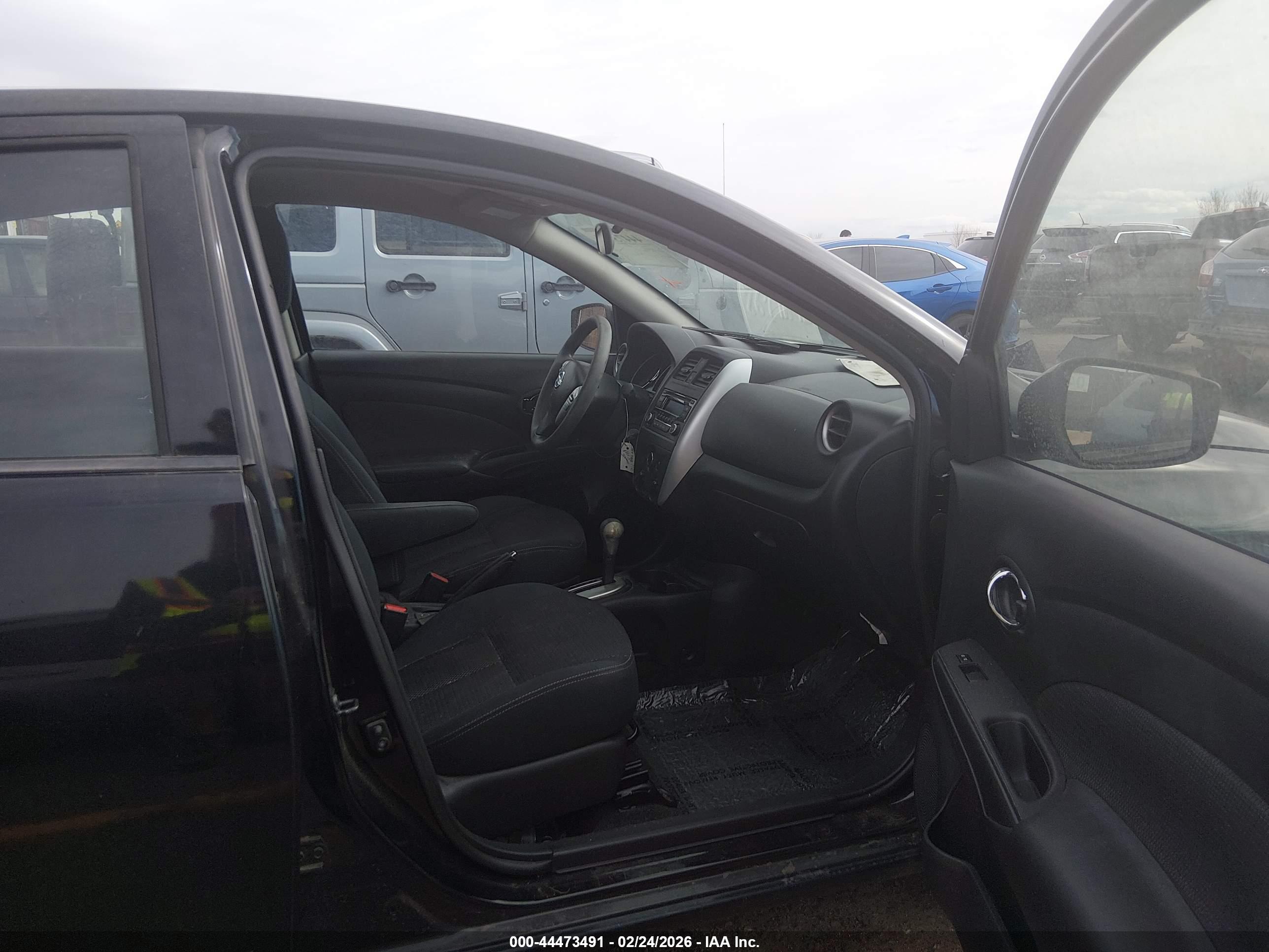 NISSAN VERSA image 5