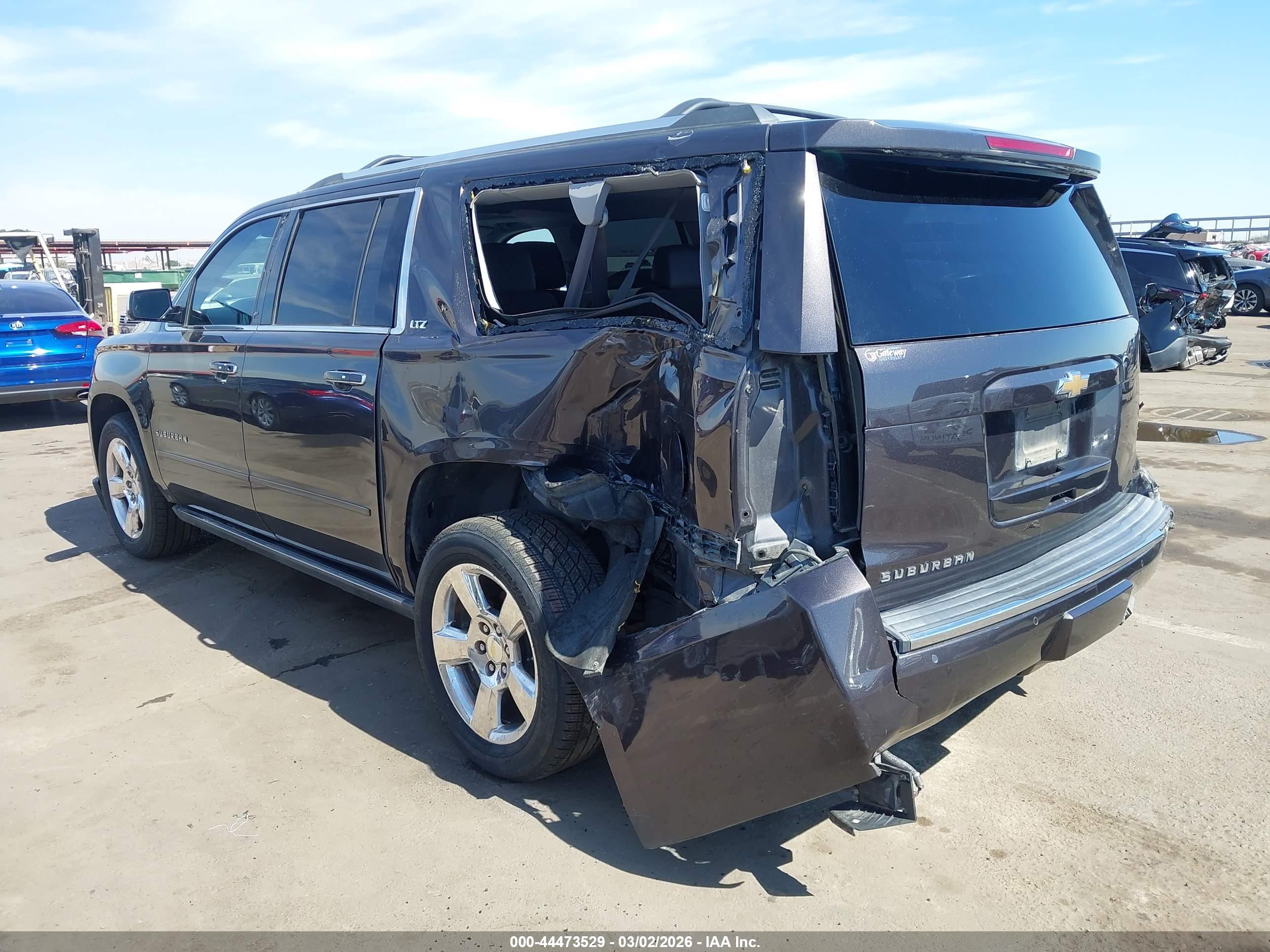 CHEVROLET SUBURBAN image 6