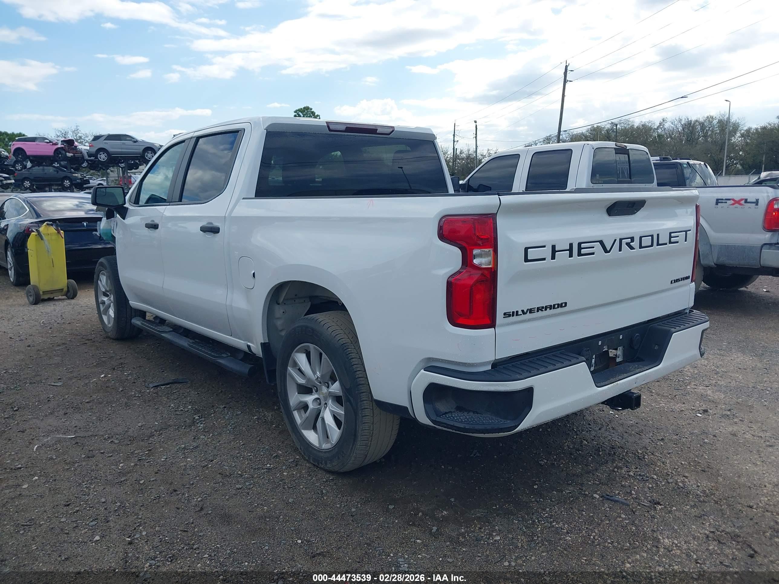 CHEVROLET SILVERADO image 3