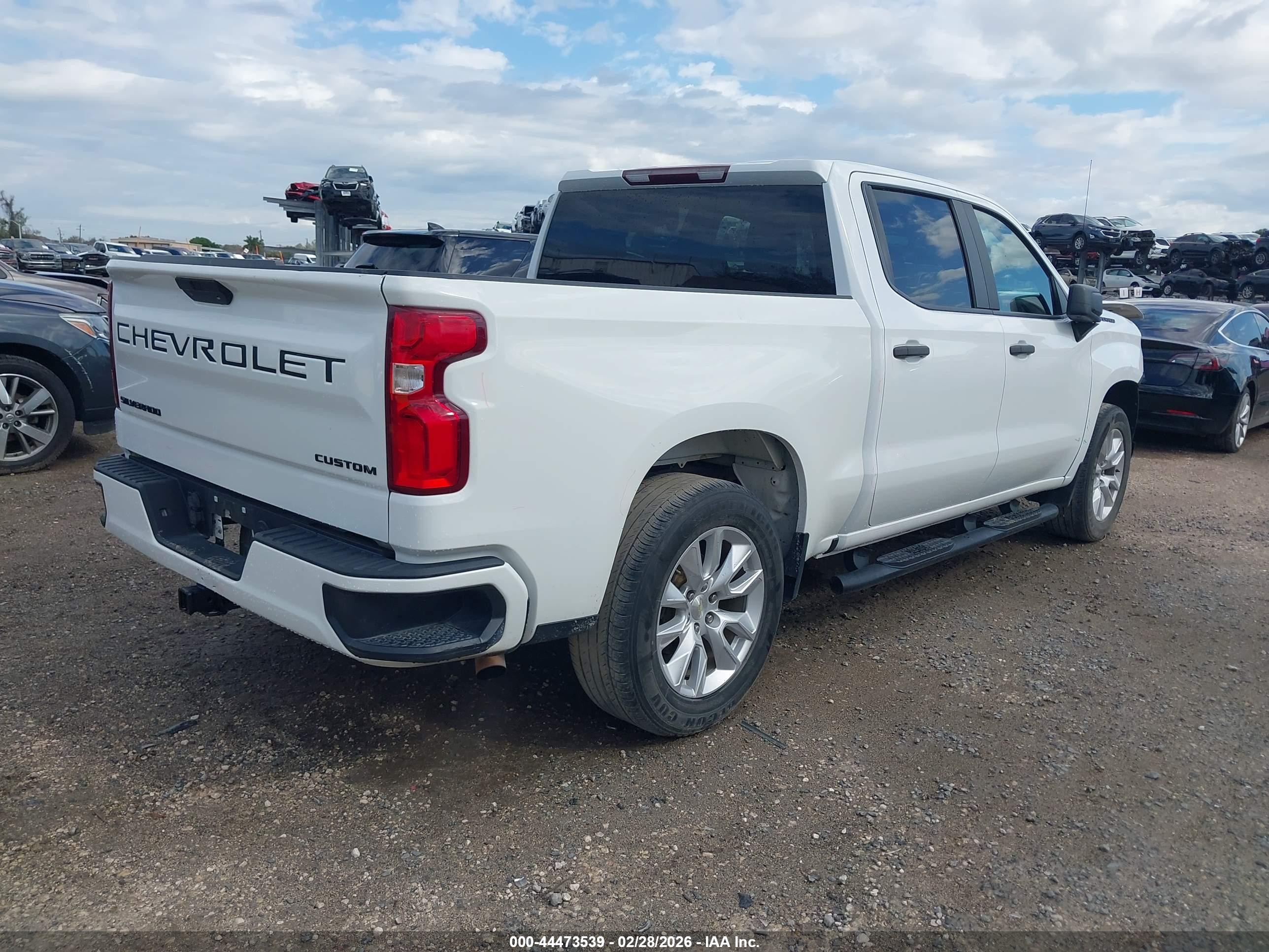 CHEVROLET SILVERADO image 4