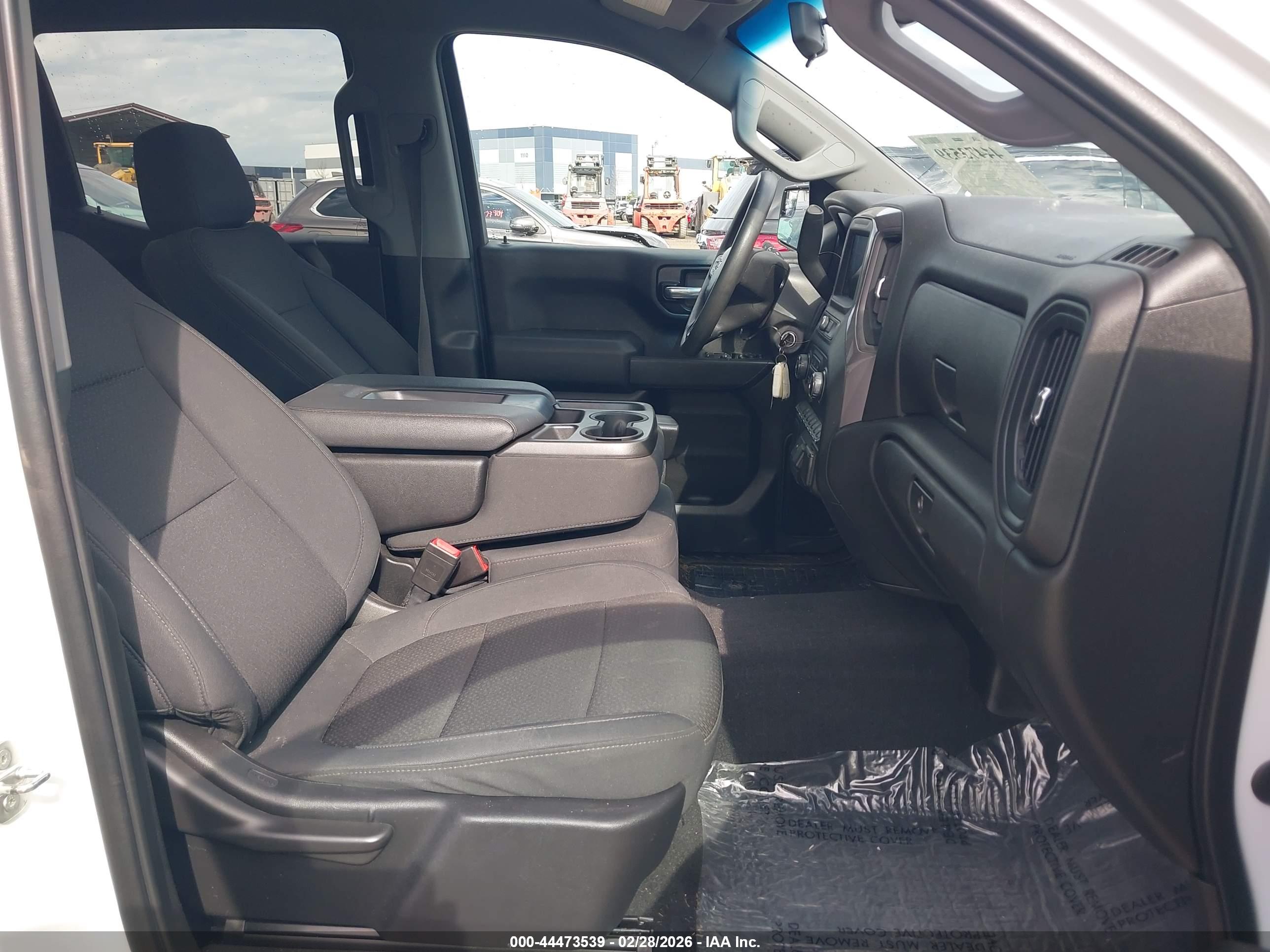 CHEVROLET SILVERADO image 5