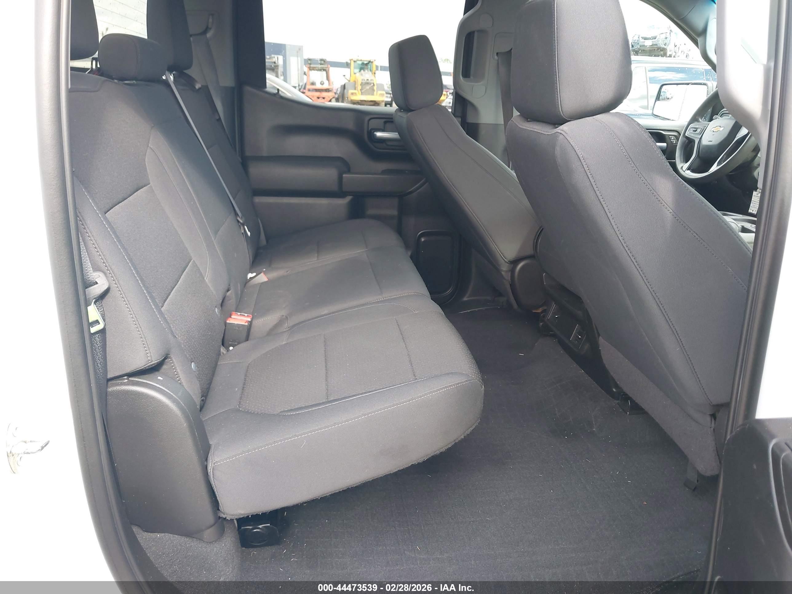 CHEVROLET SILVERADO image 8