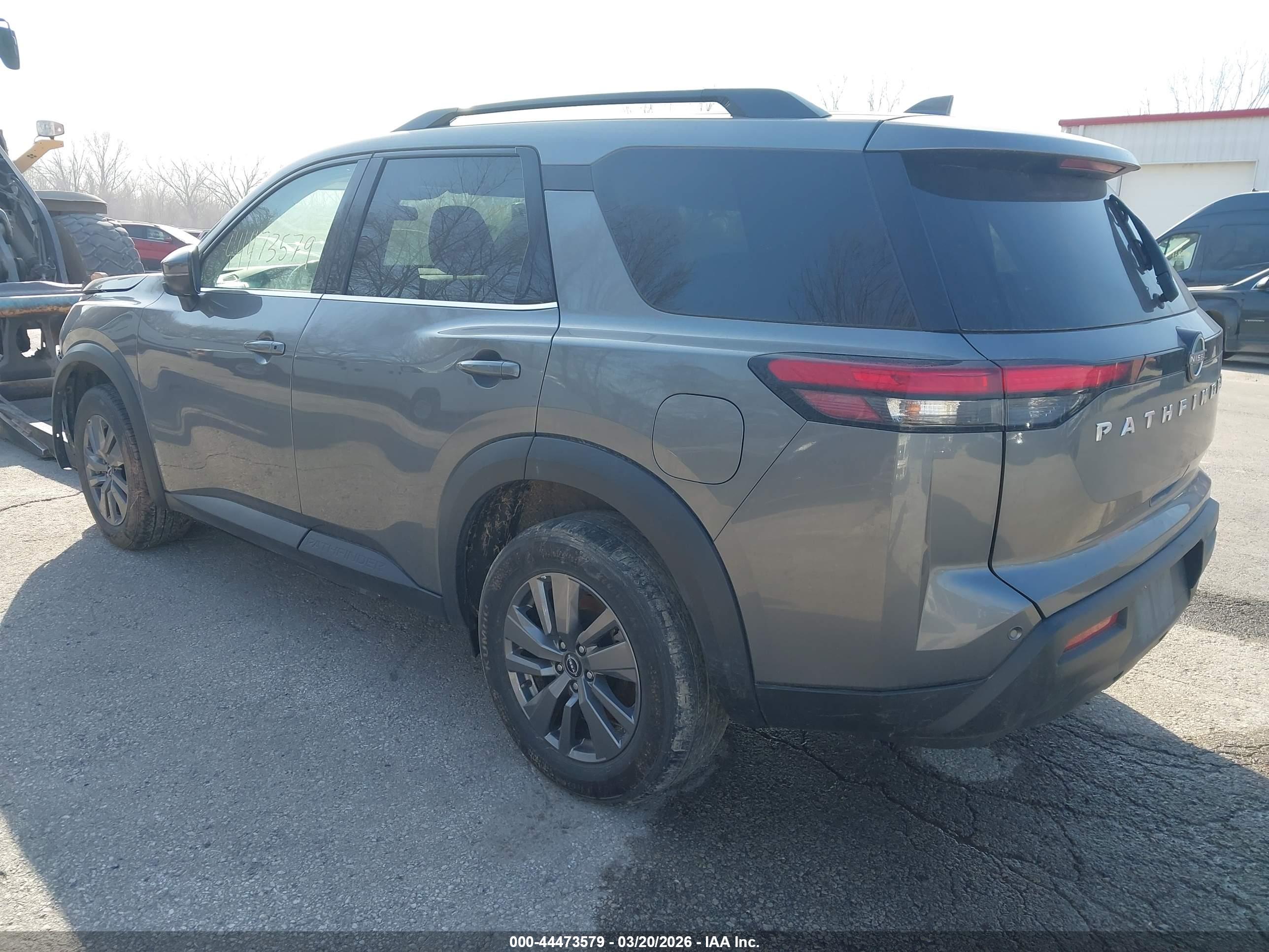 NISSAN PATHFINDER image 3