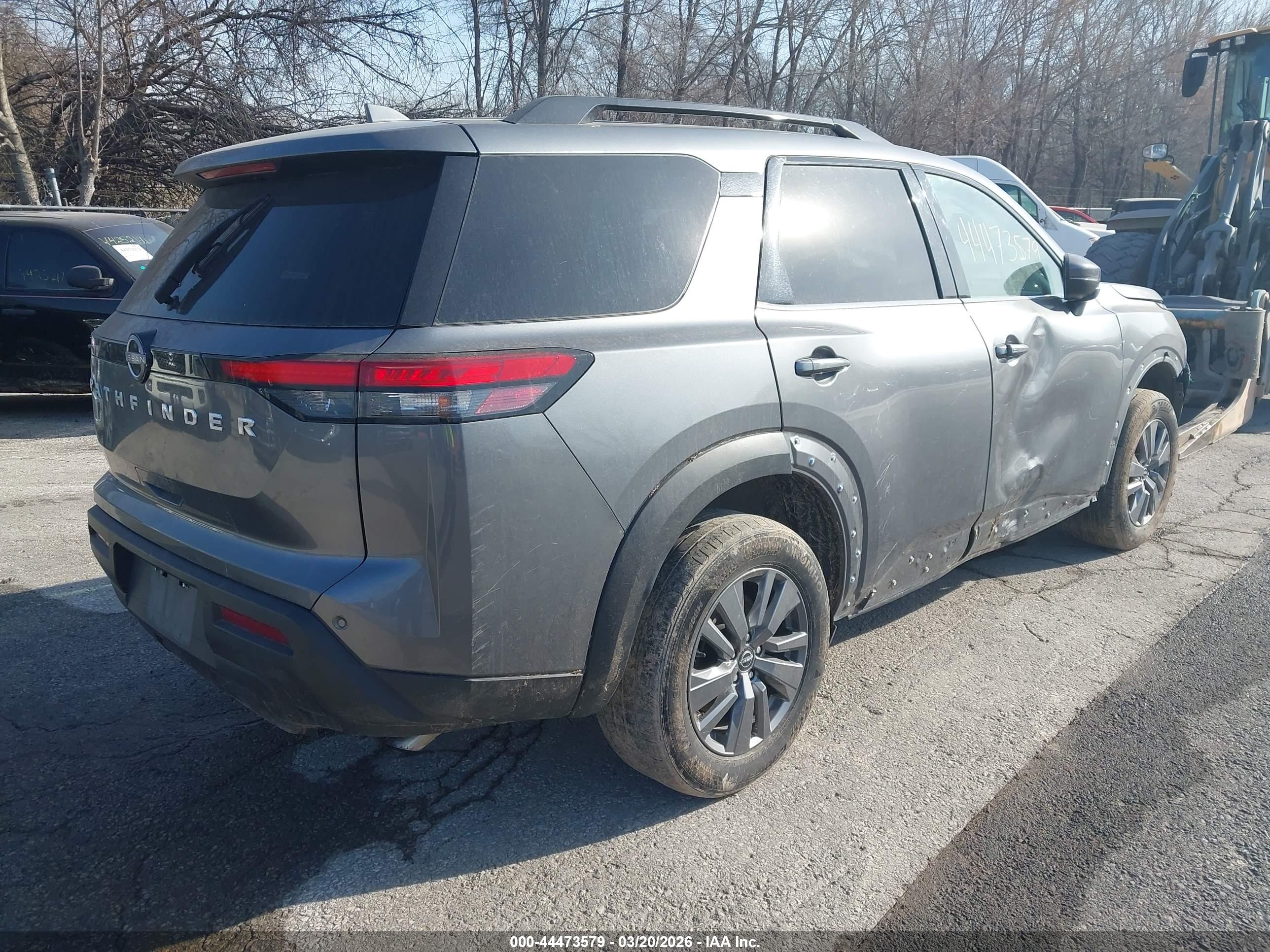 NISSAN PATHFINDER image 4