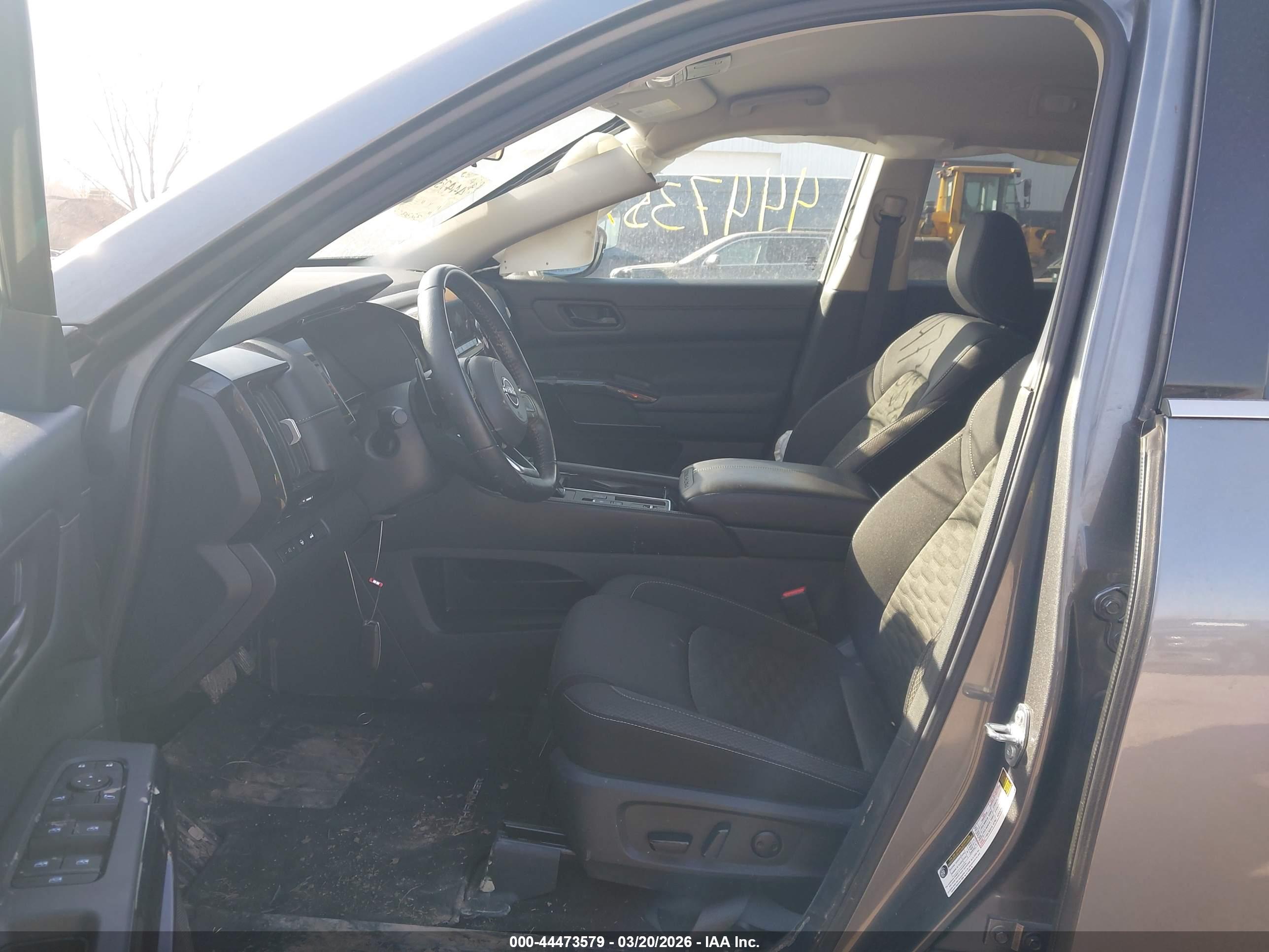NISSAN PATHFINDER image 5