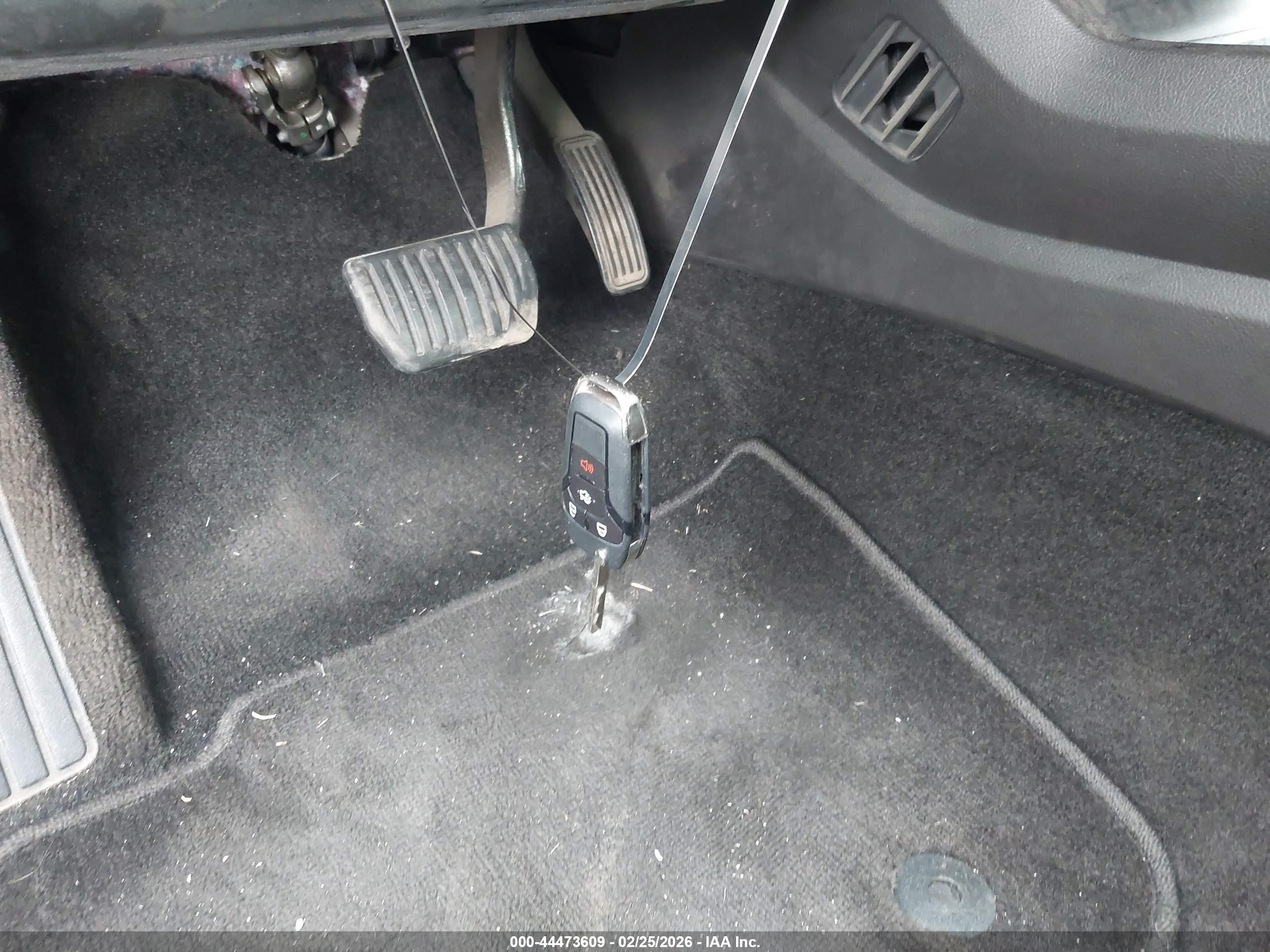 FORD FUSION image 11