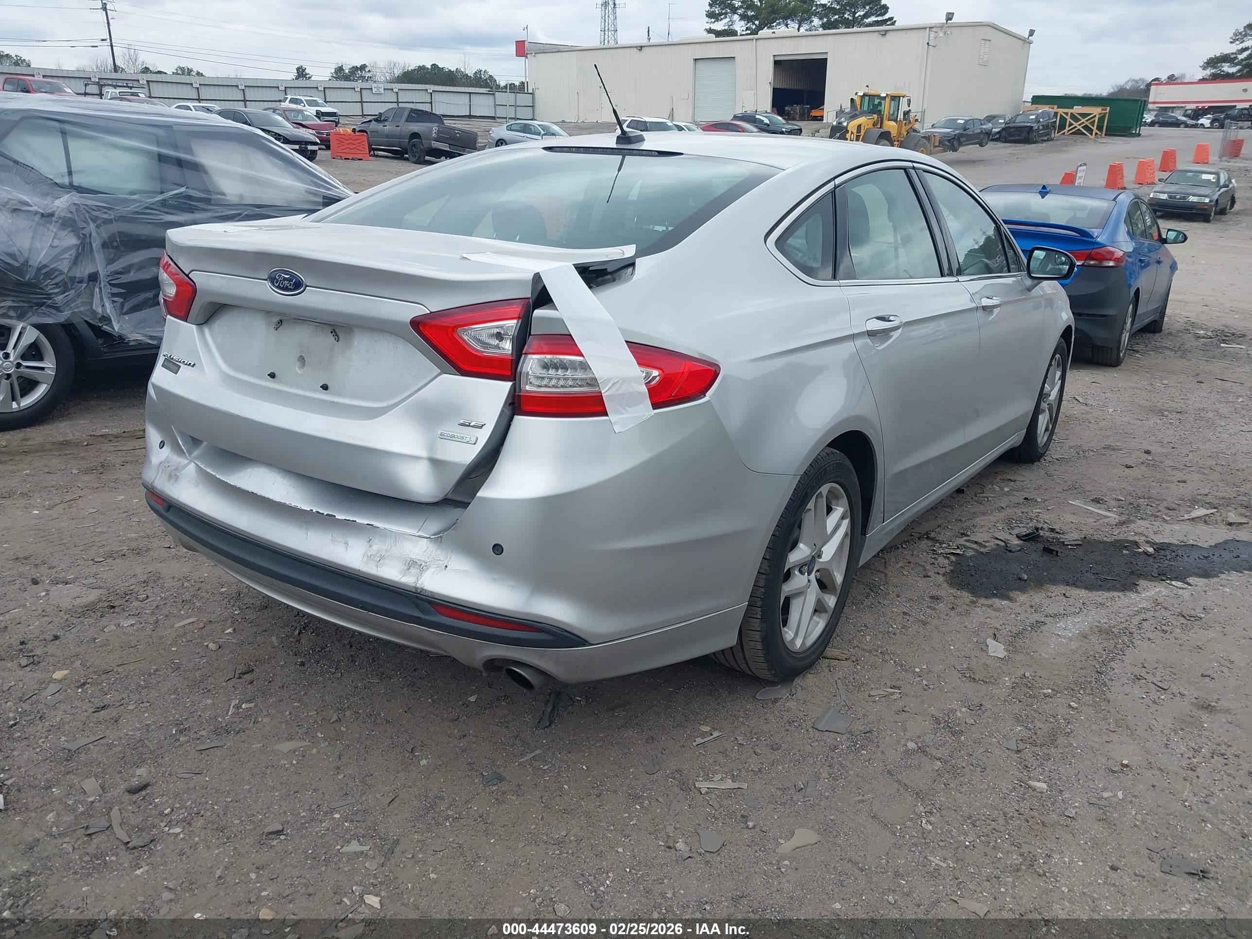 FORD FUSION image 4