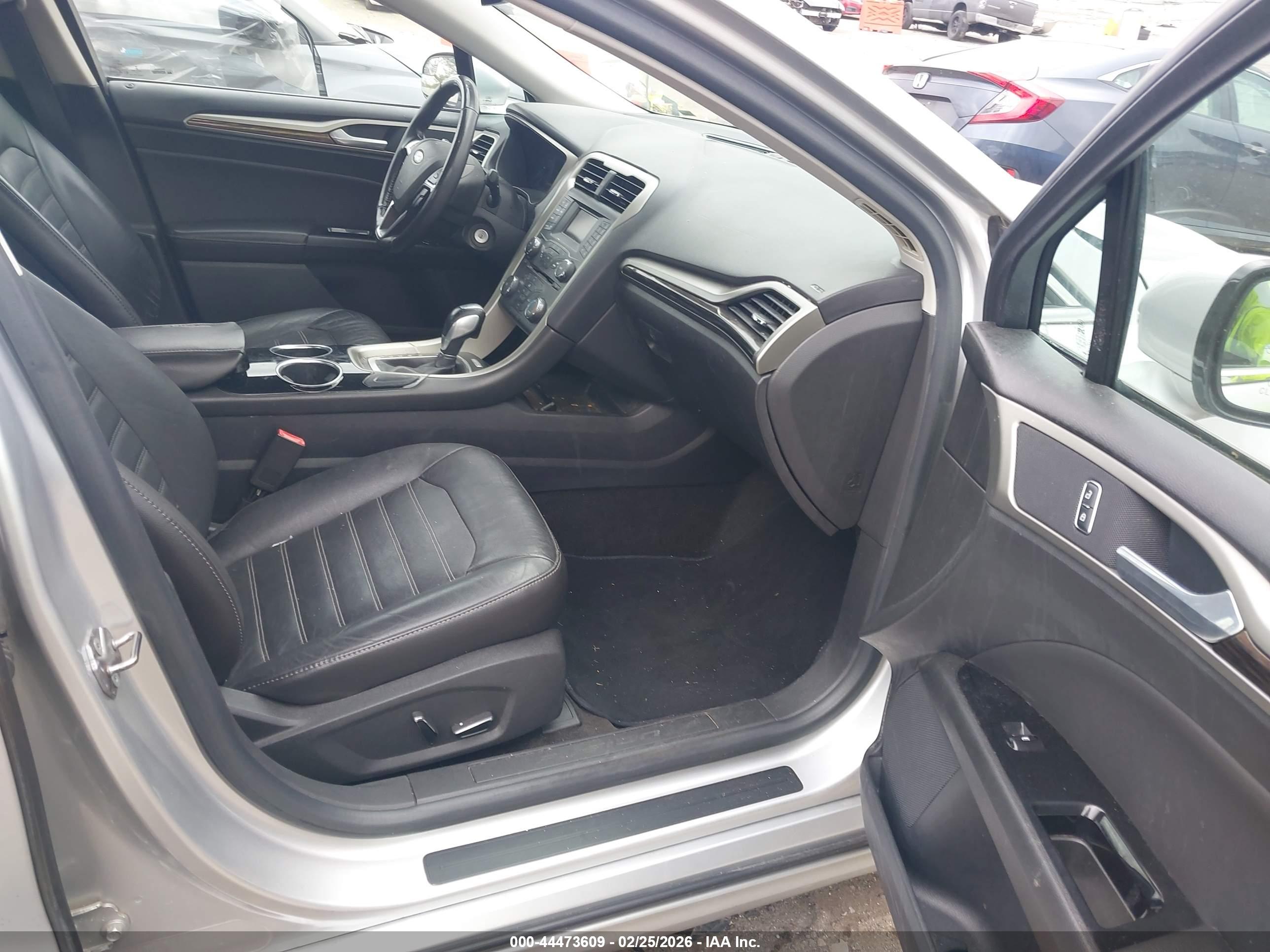FORD FUSION image 5