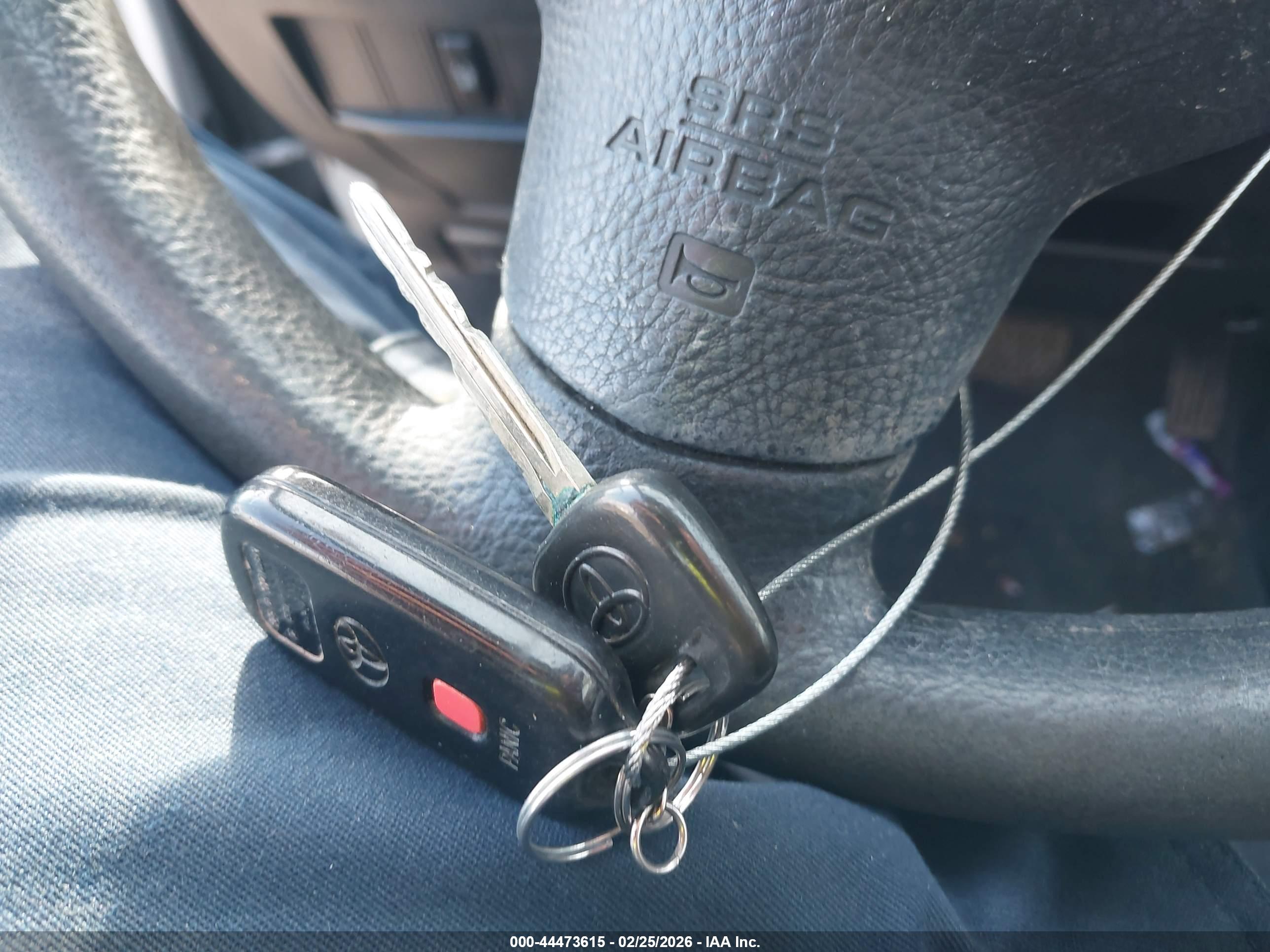 TOYOTA RAV4 image 11