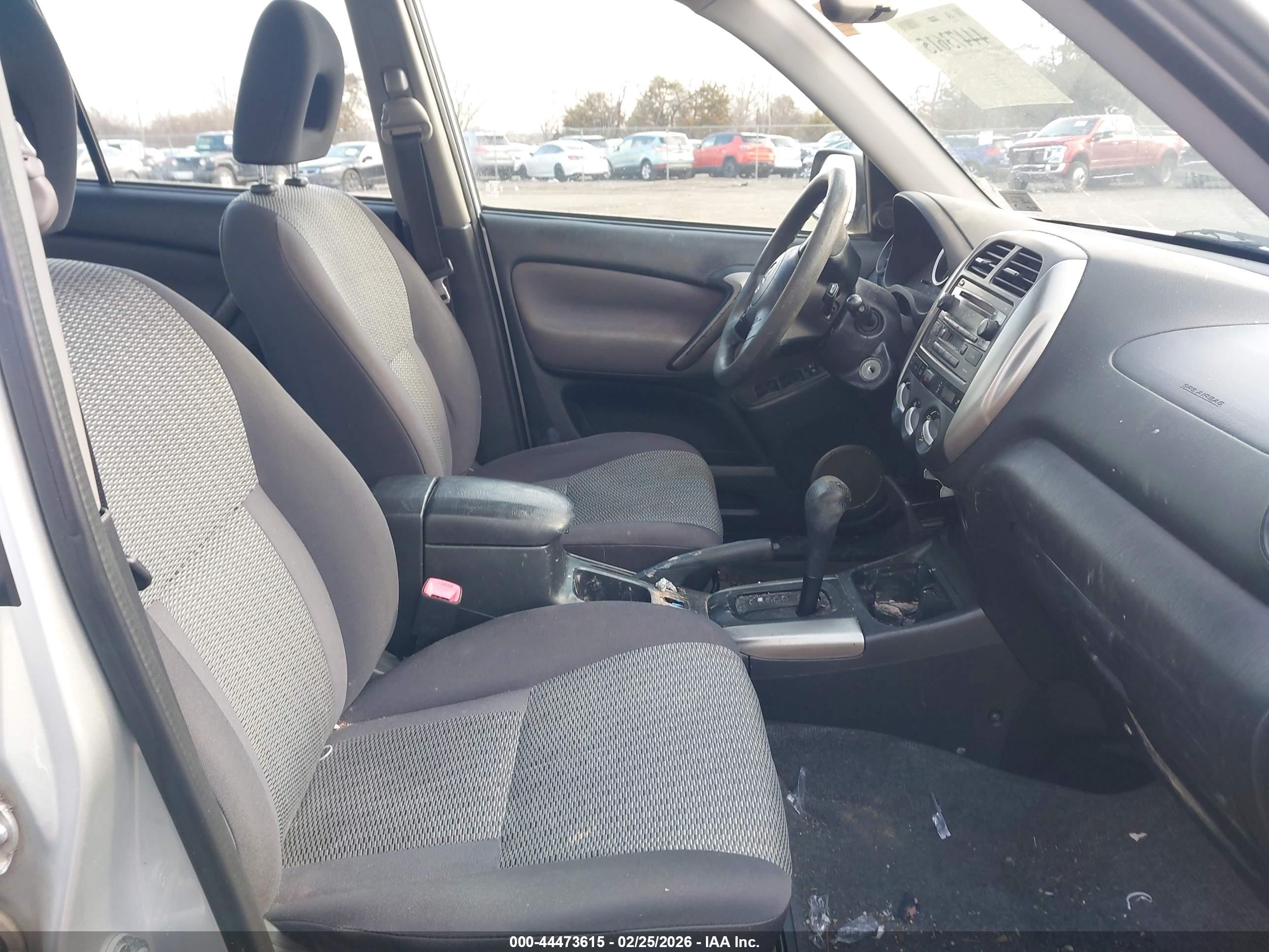 TOYOTA RAV4 image 5