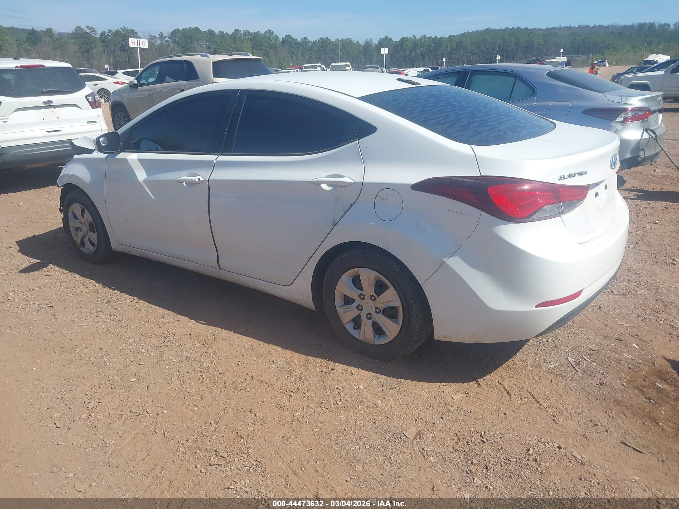 HYUNDAI ELANTRA image 3