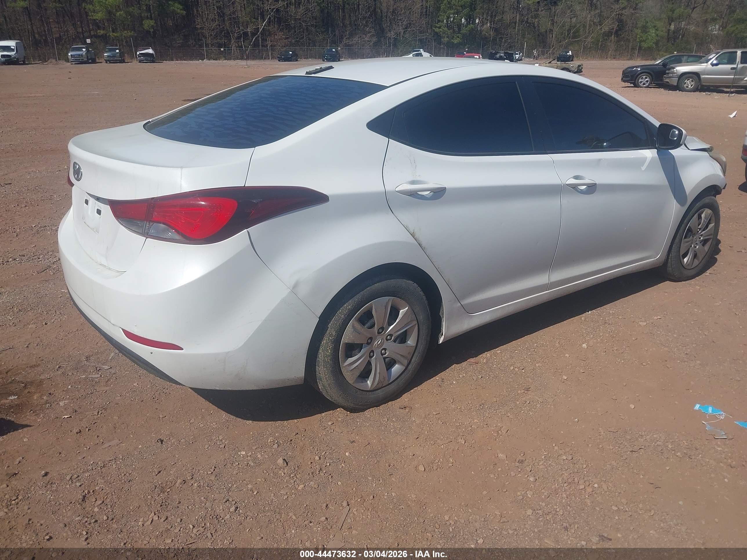 HYUNDAI ELANTRA image 4