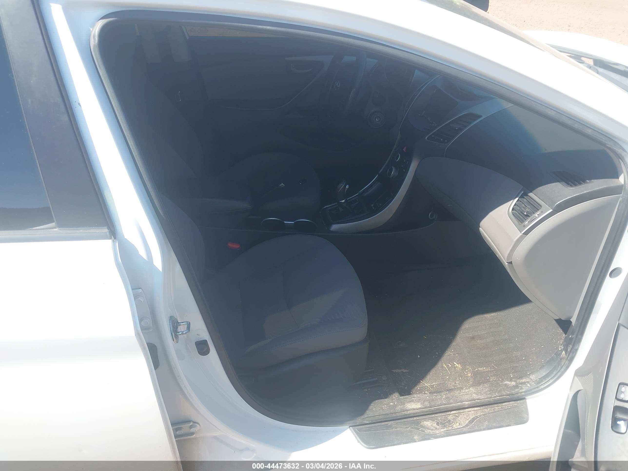 HYUNDAI ELANTRA image 5