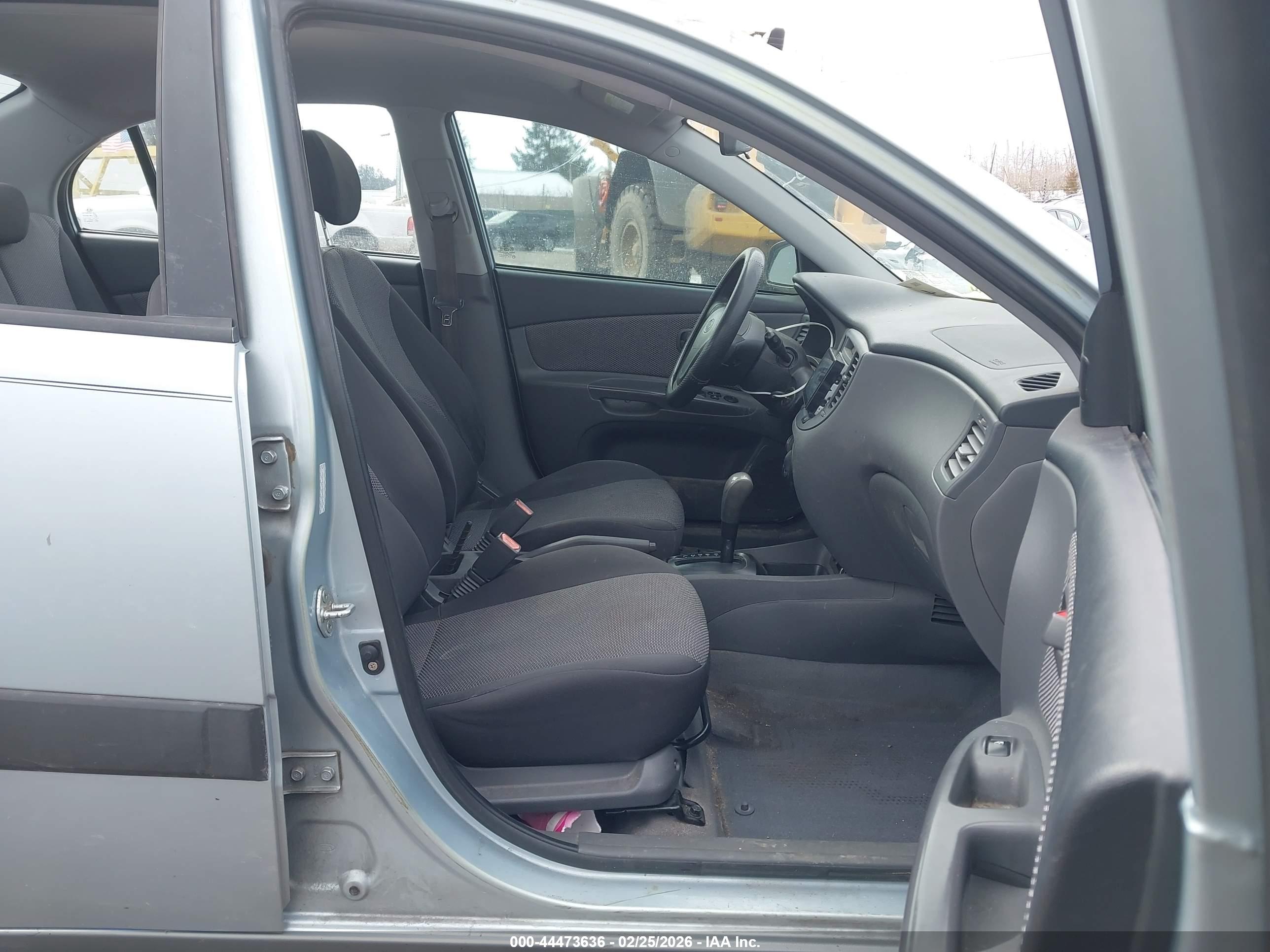 KIA RIO image 5