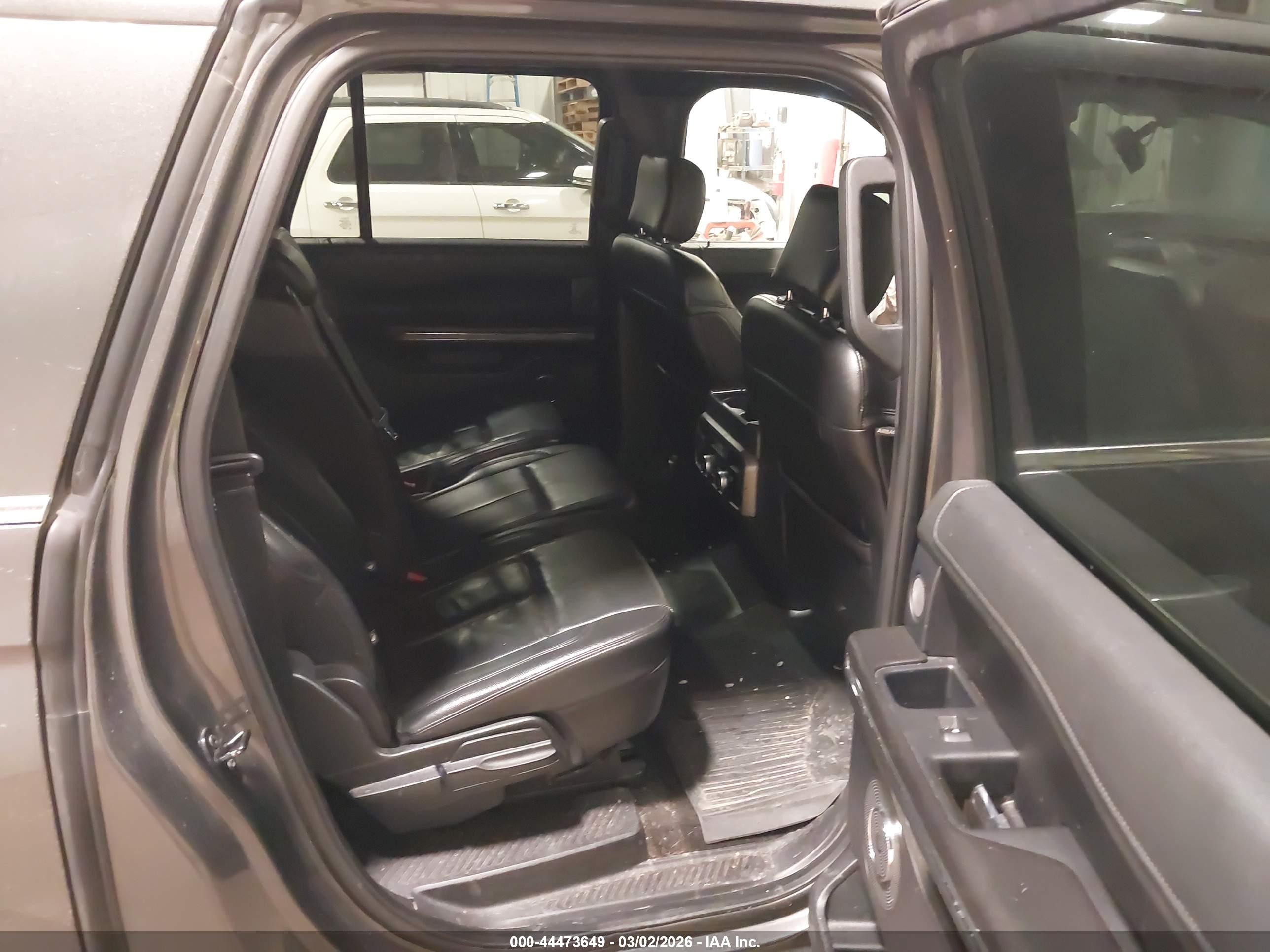 FORD EXPEDITION image 8