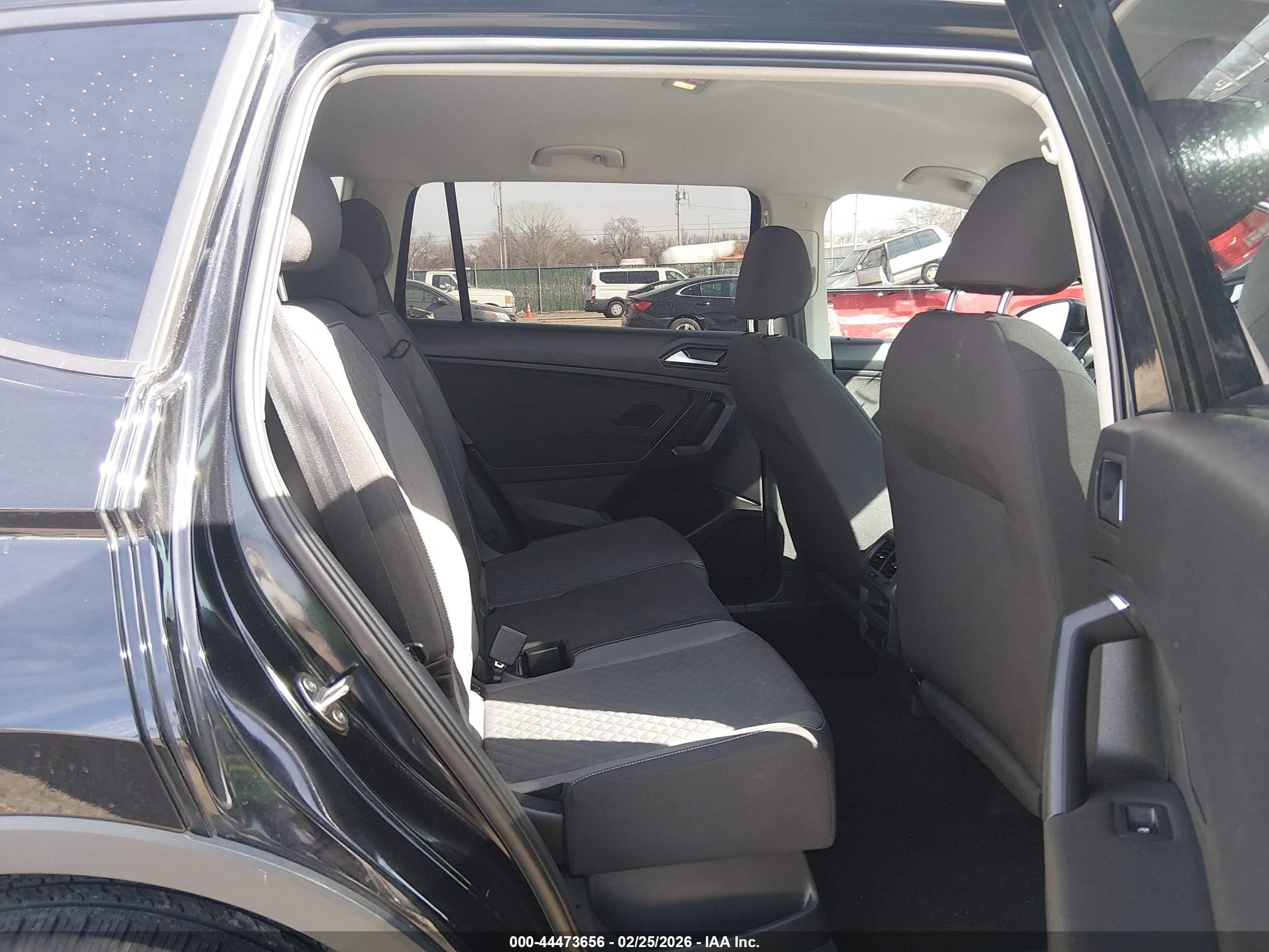 VOLKSWAGEN TIGUAN image 8