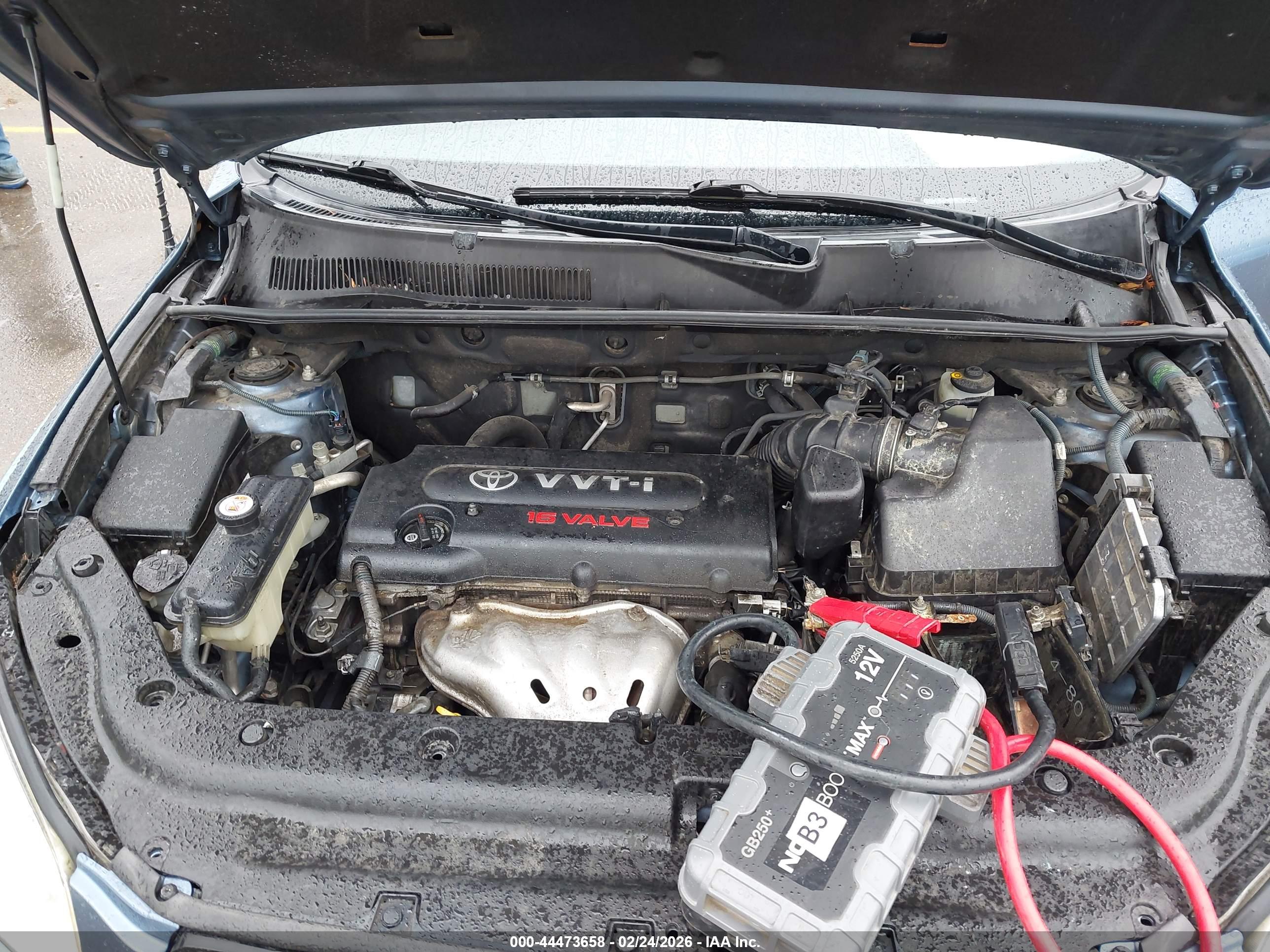 TOYOTA RAV4 image 10
