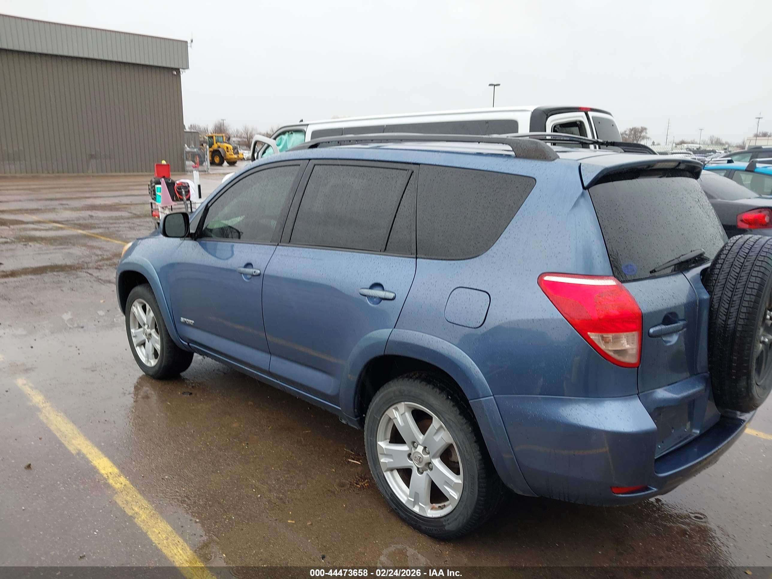 TOYOTA RAV4 image 3