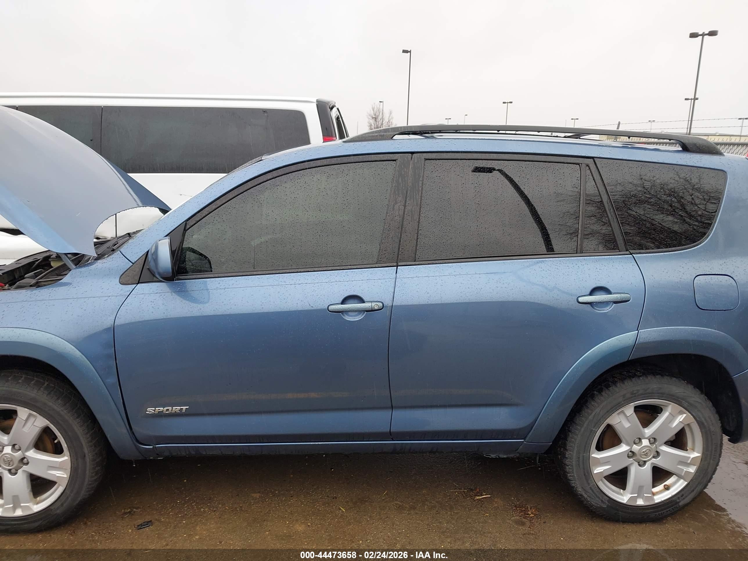 TOYOTA RAV4 image 6