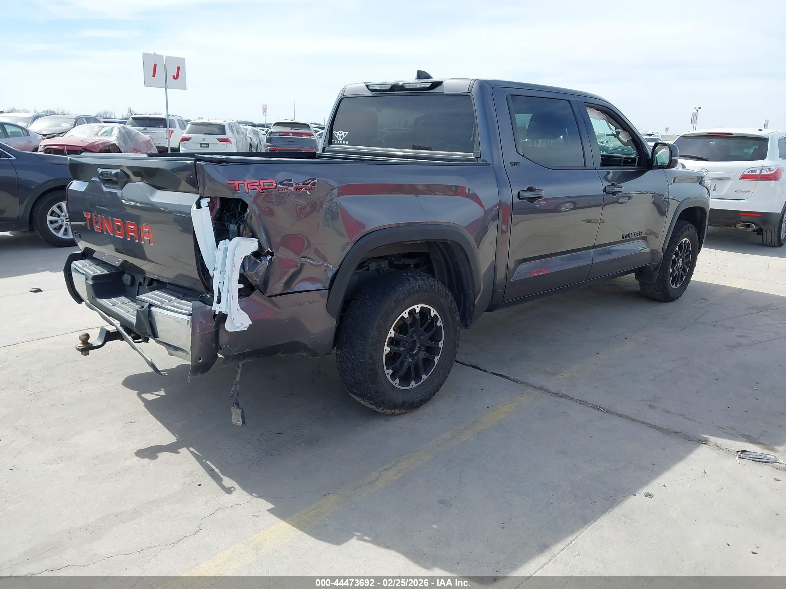 TOYOTA TUNDRA image 4