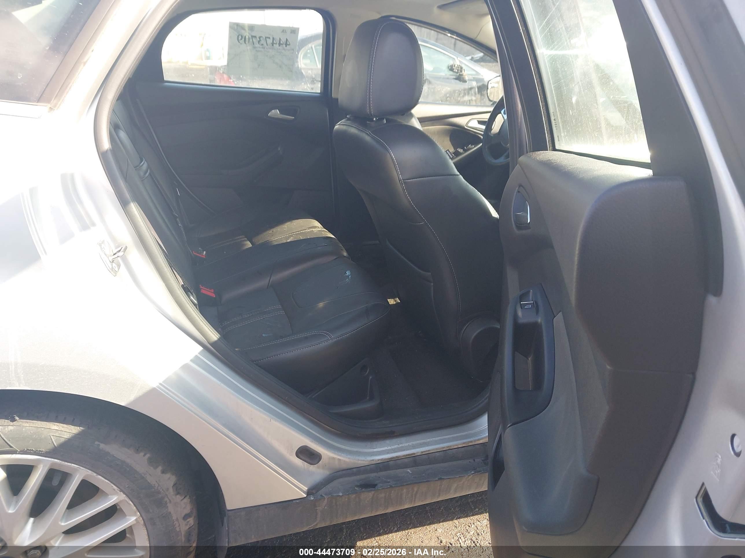 FORD FOCUS image 8