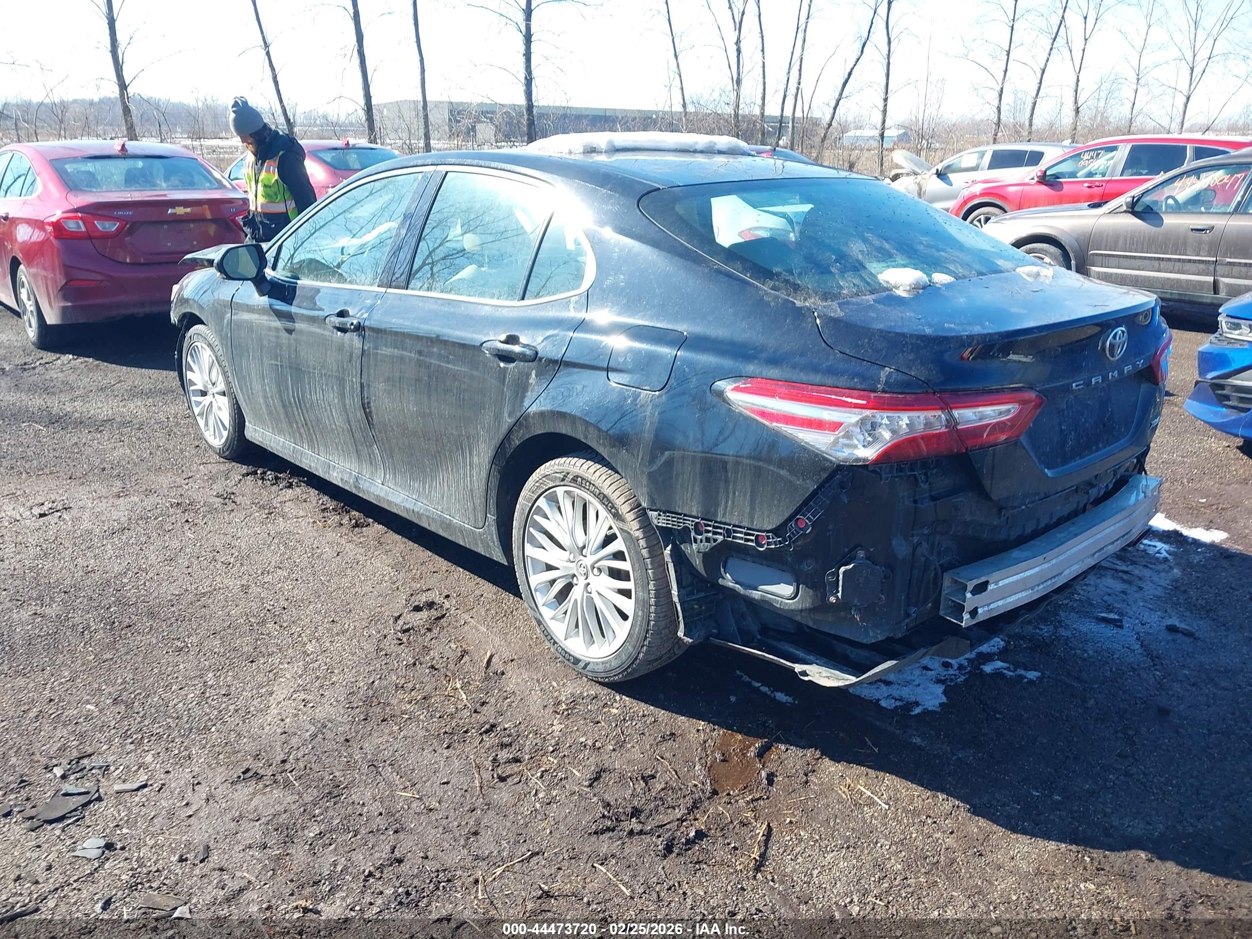 TOYOTA CAMRY image 3