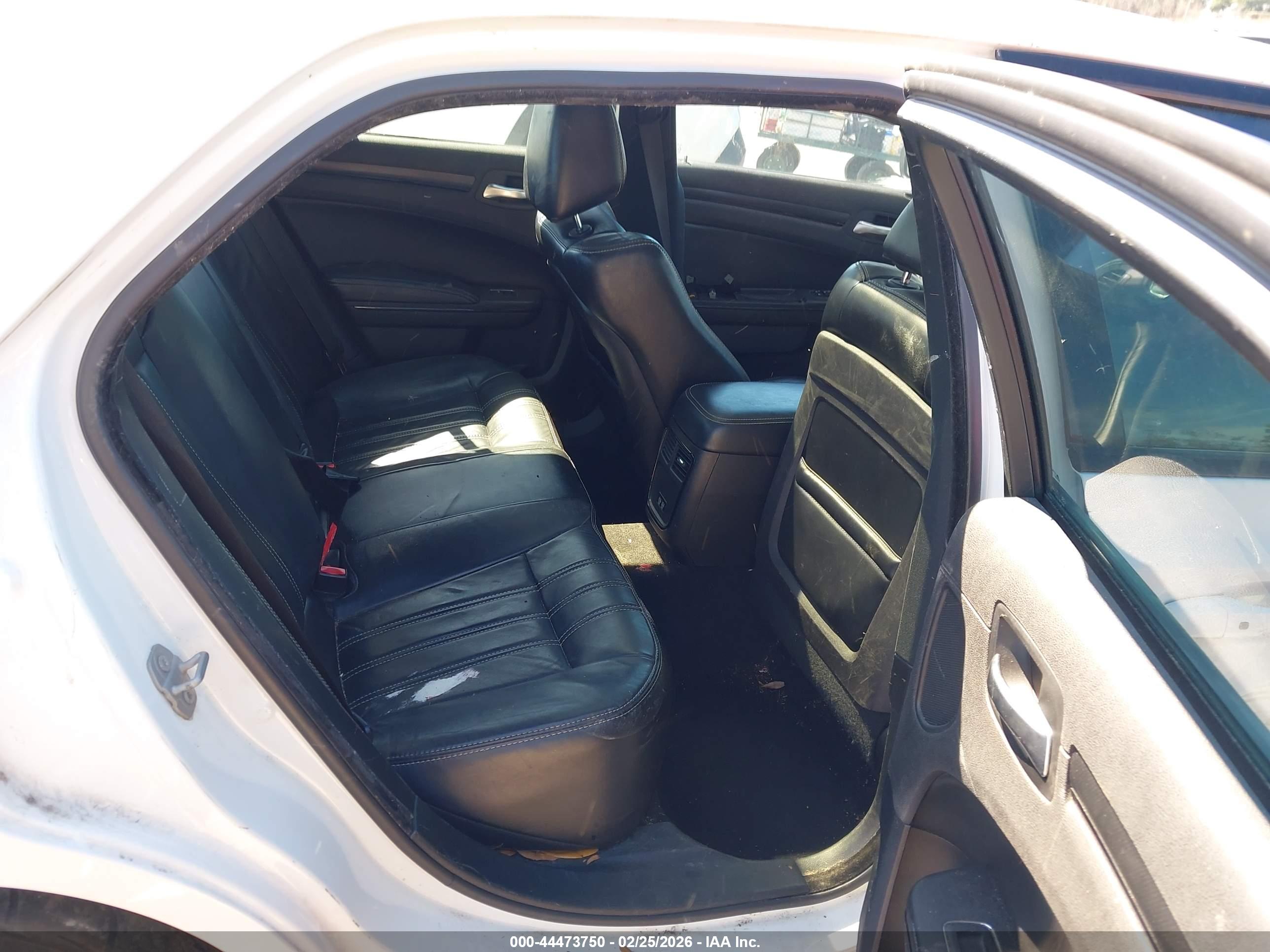 CHRYSLER 300 image 8