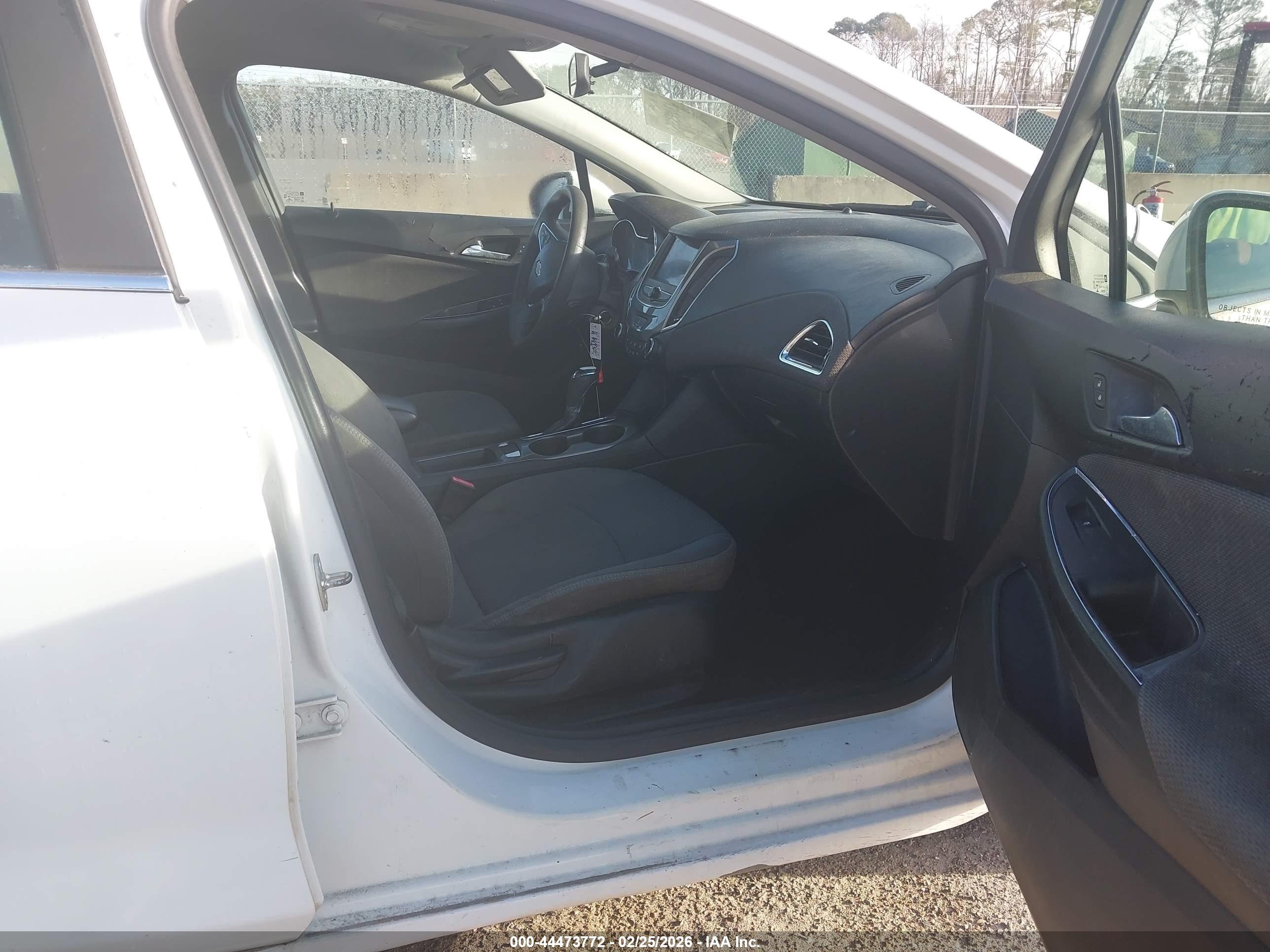 CHEVROLET CRUZE image 5