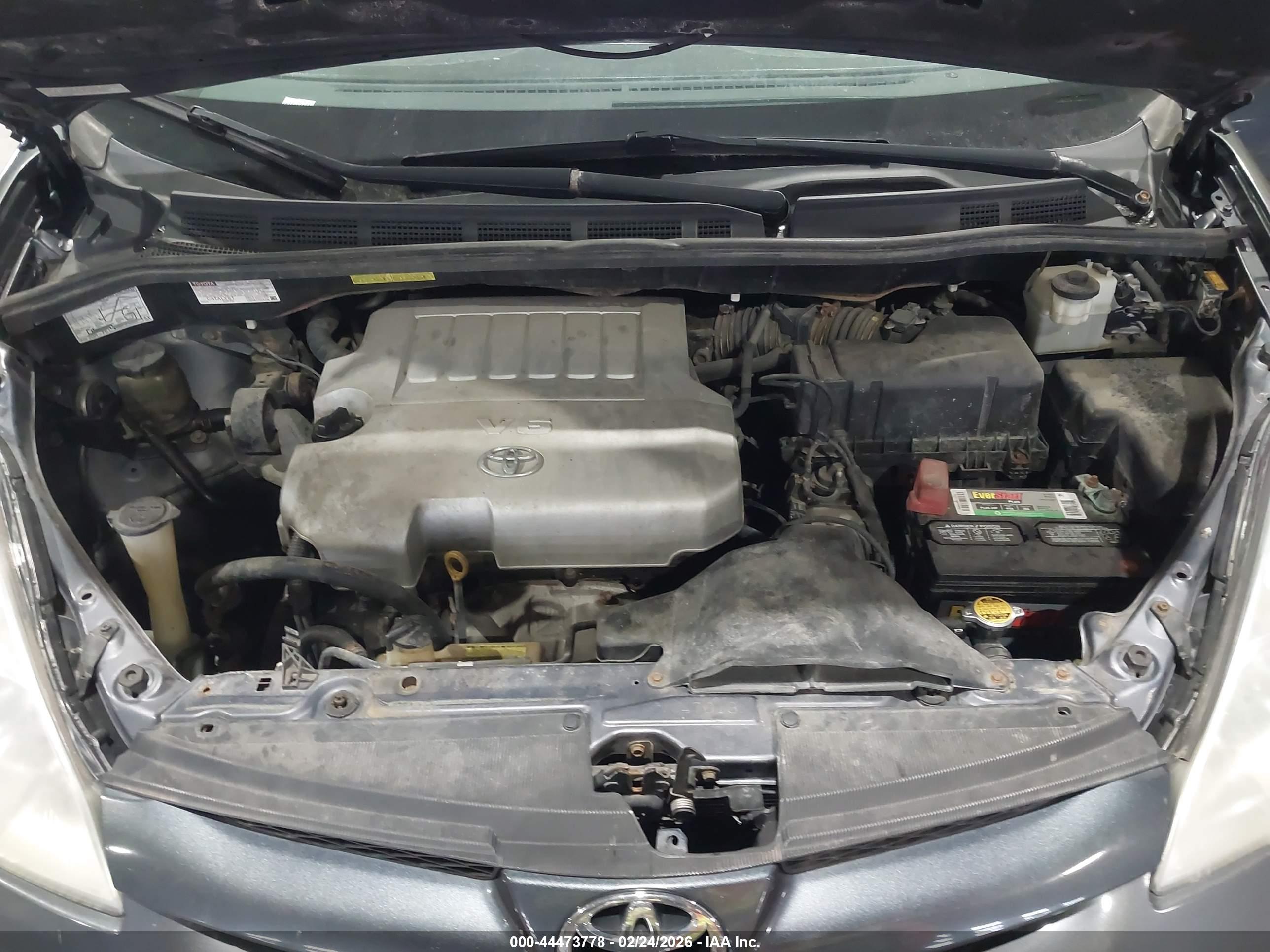 TOYOTA SIENNA image 10
