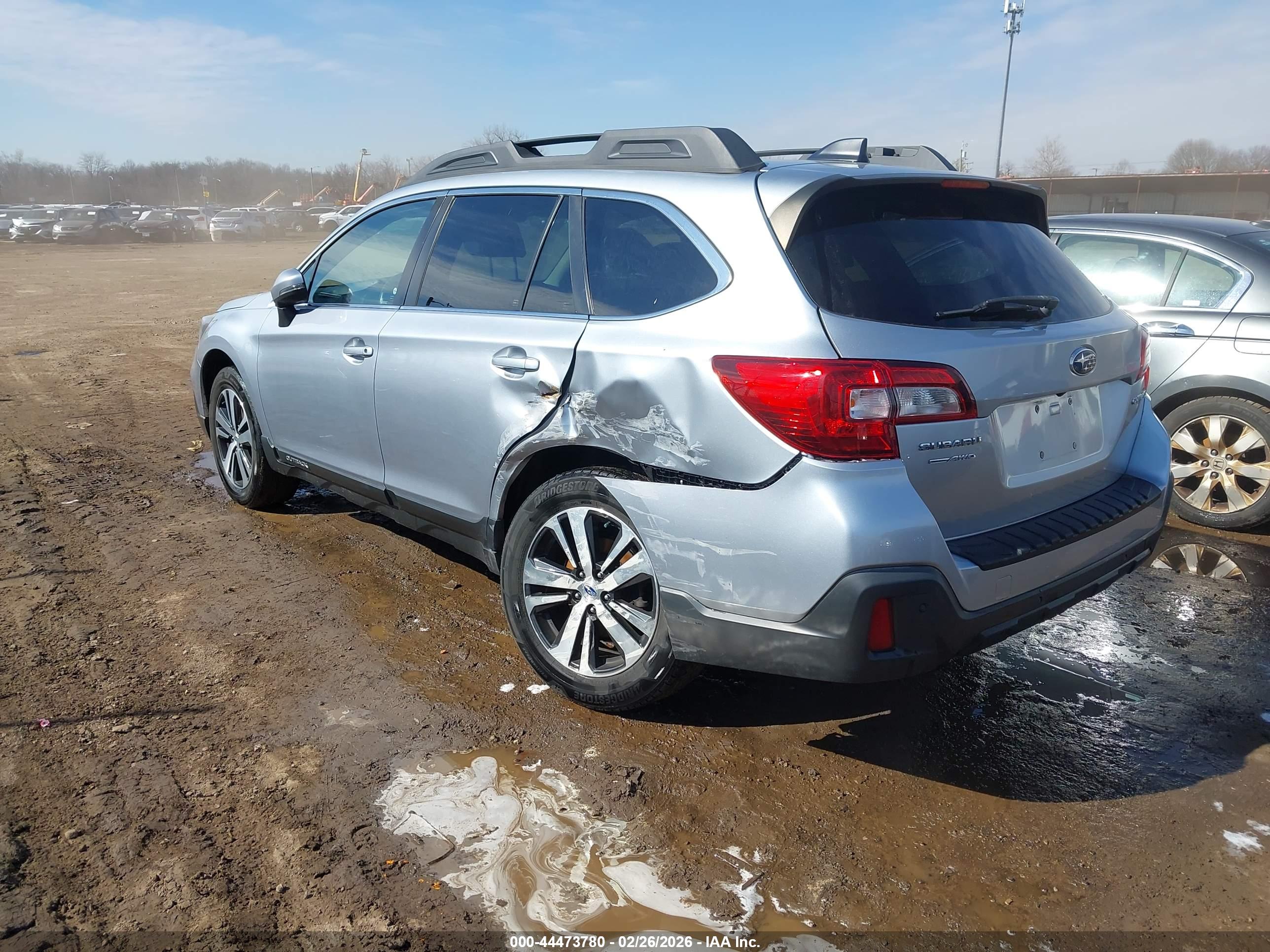 SUBARU OUTBACK image 3