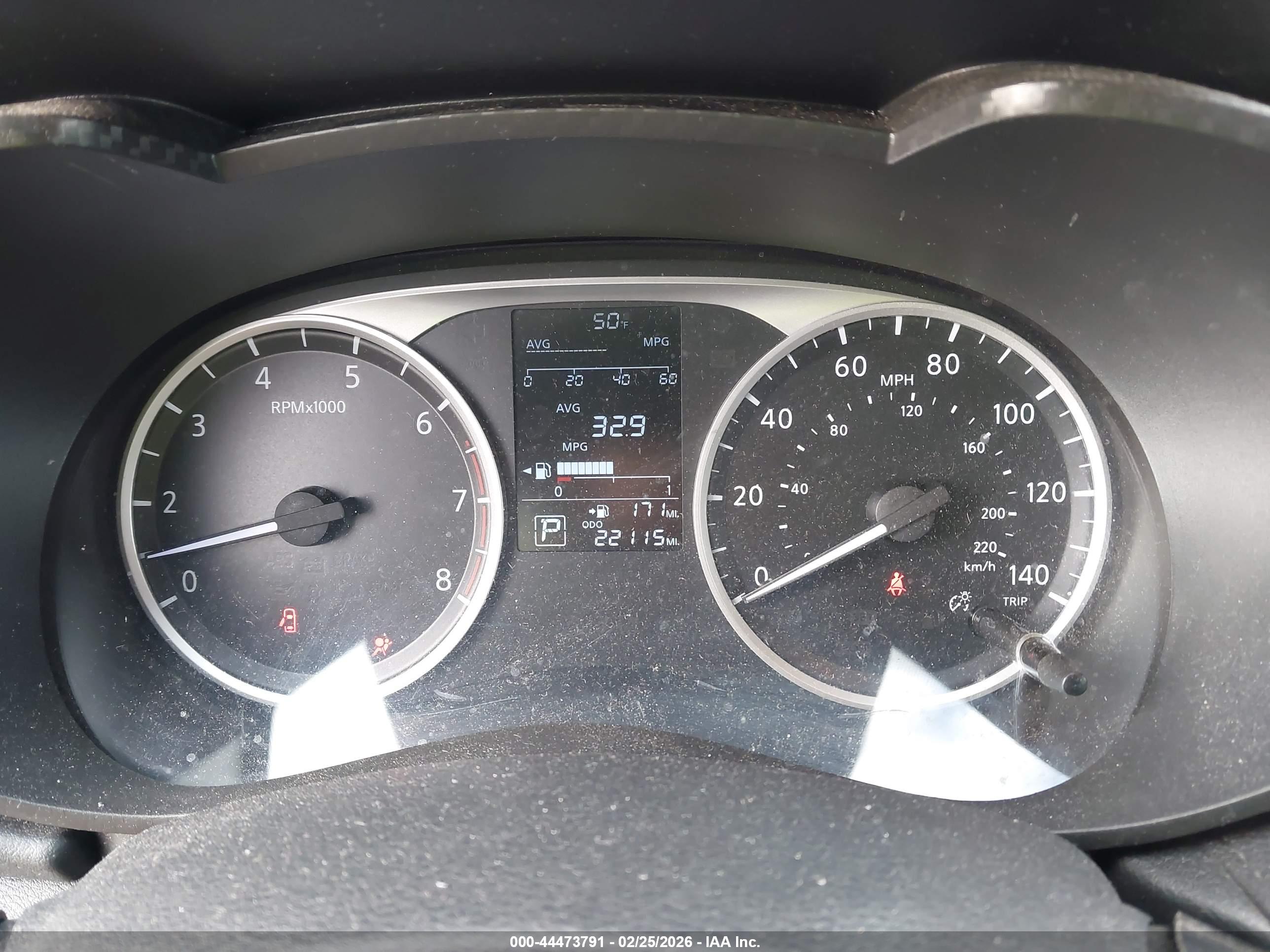 NISSAN VERSA image 7