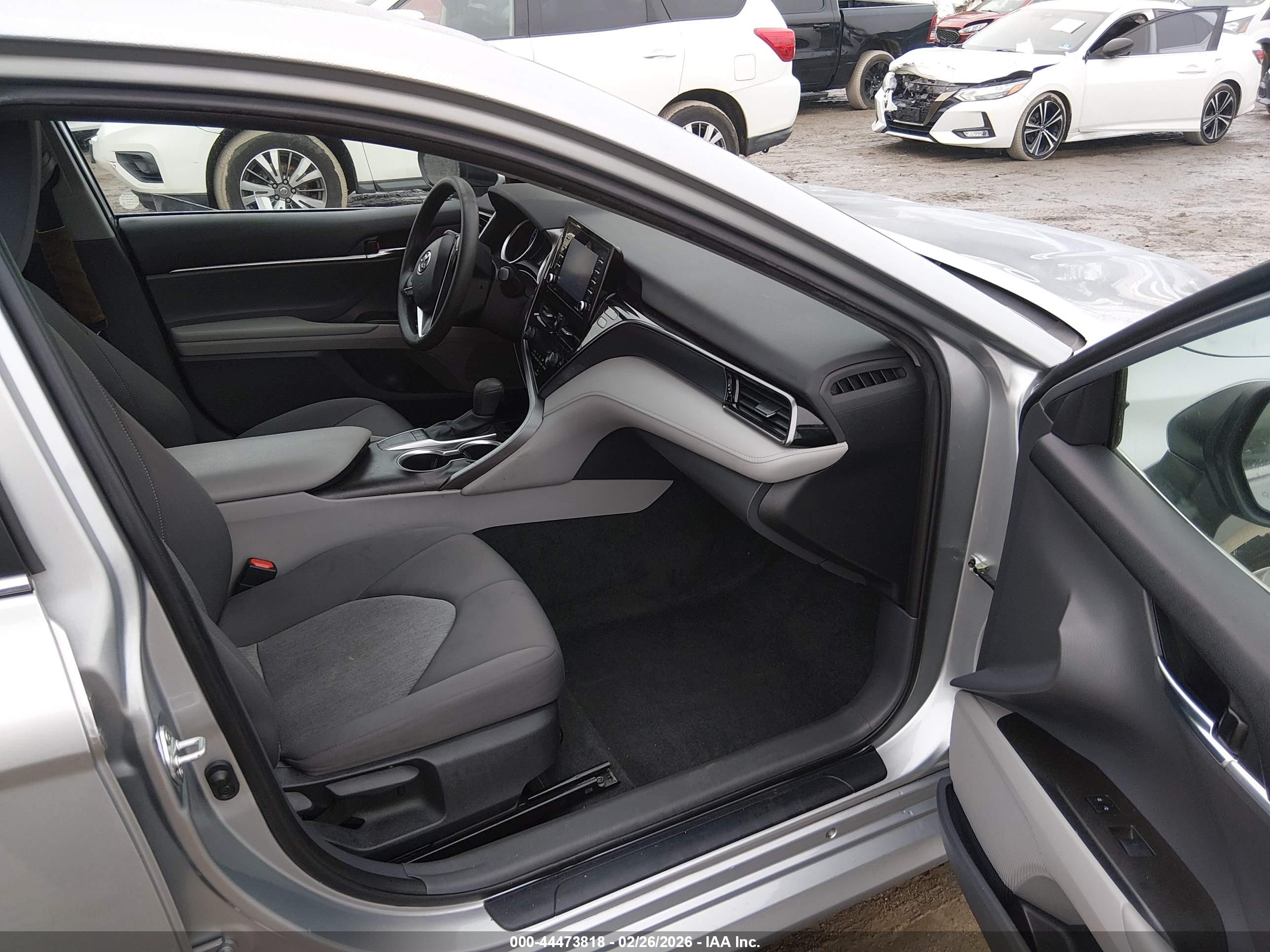 TOYOTA CAMRY image 5