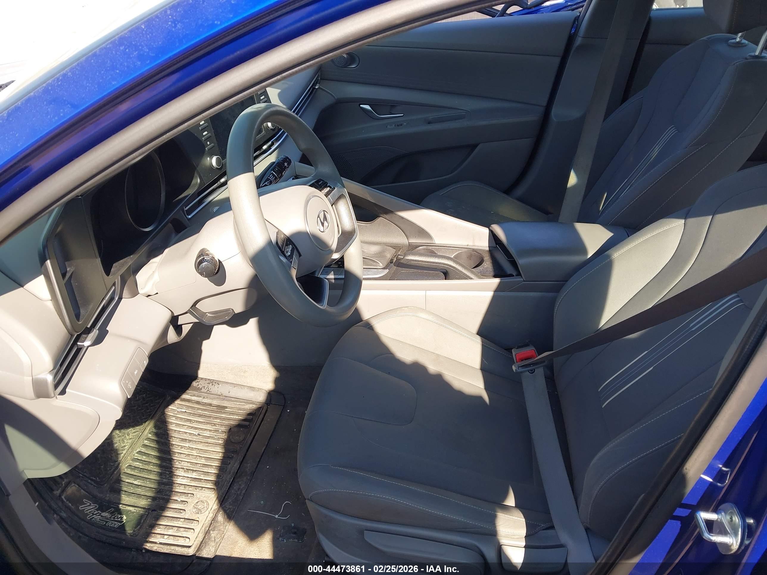 HYUNDAI ELANTRA image 5