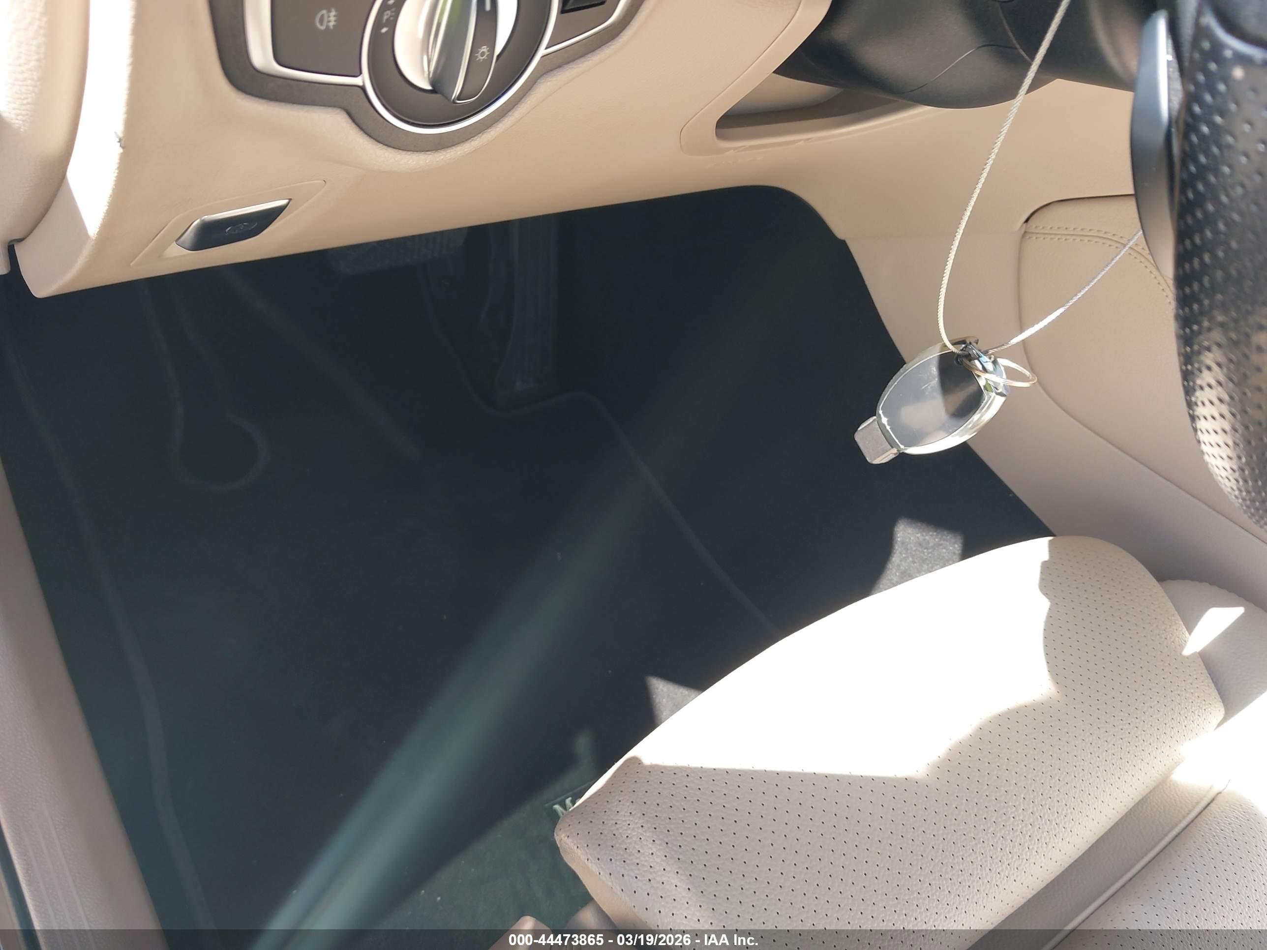 MERCEDES-BENZ GLC image 11