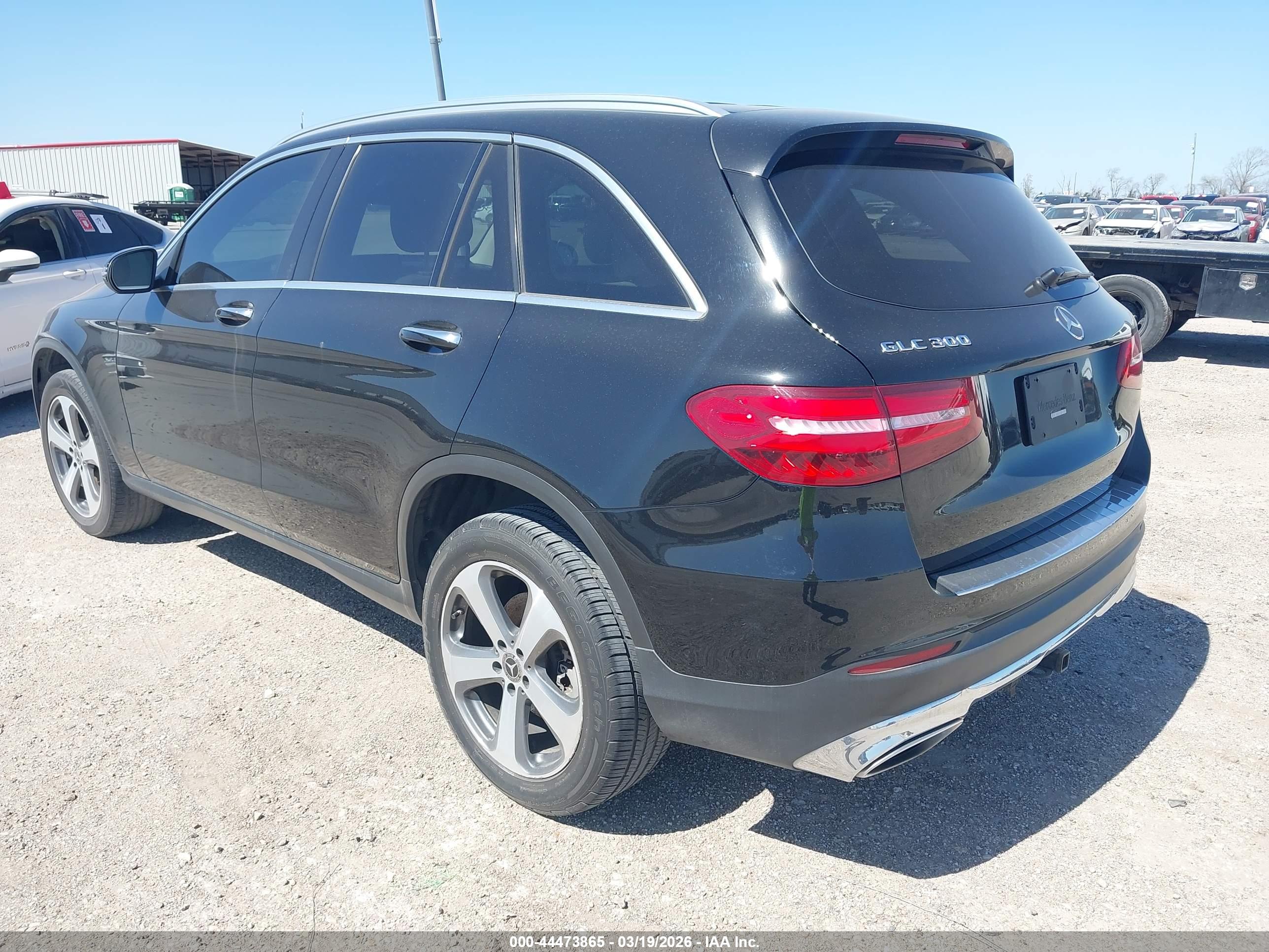 MERCEDES-BENZ GLC image 3