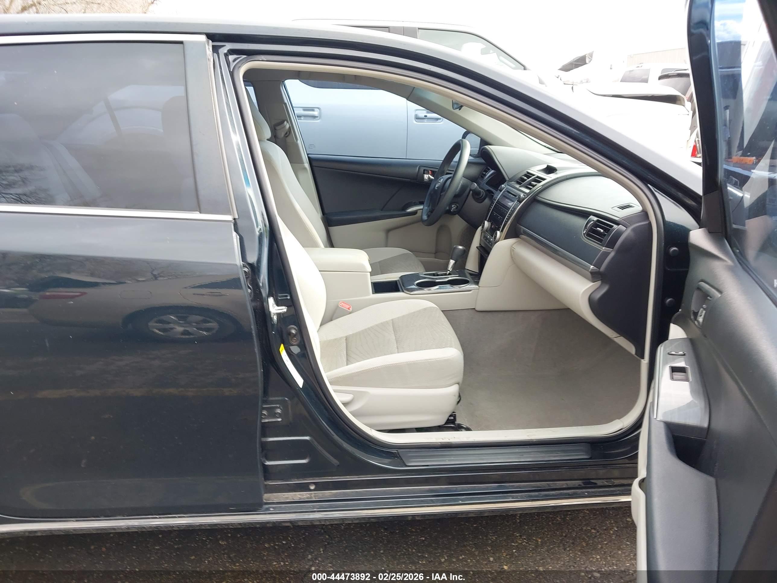 TOYOTA CAMRY image 5