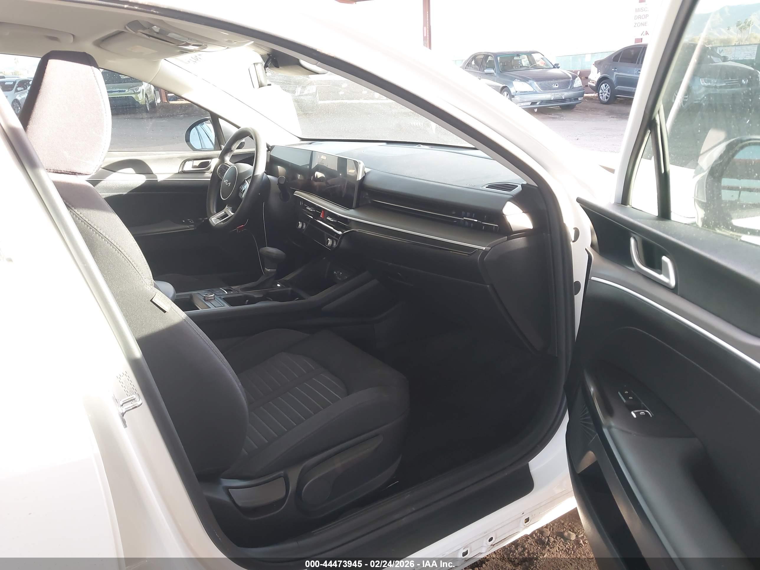 KIA K5 image 5