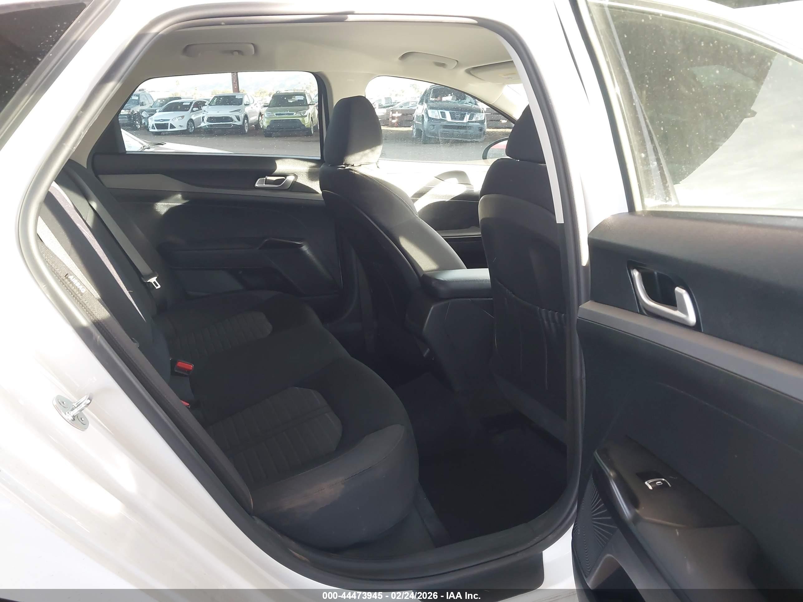 KIA K5 image 8