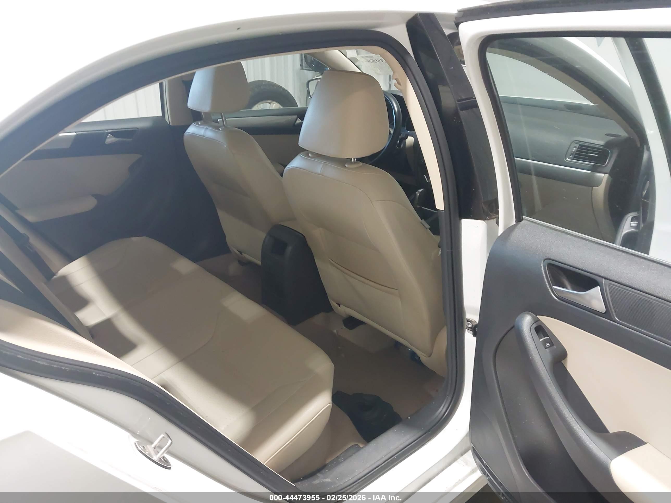 VOLKSWAGEN JETTA image 8