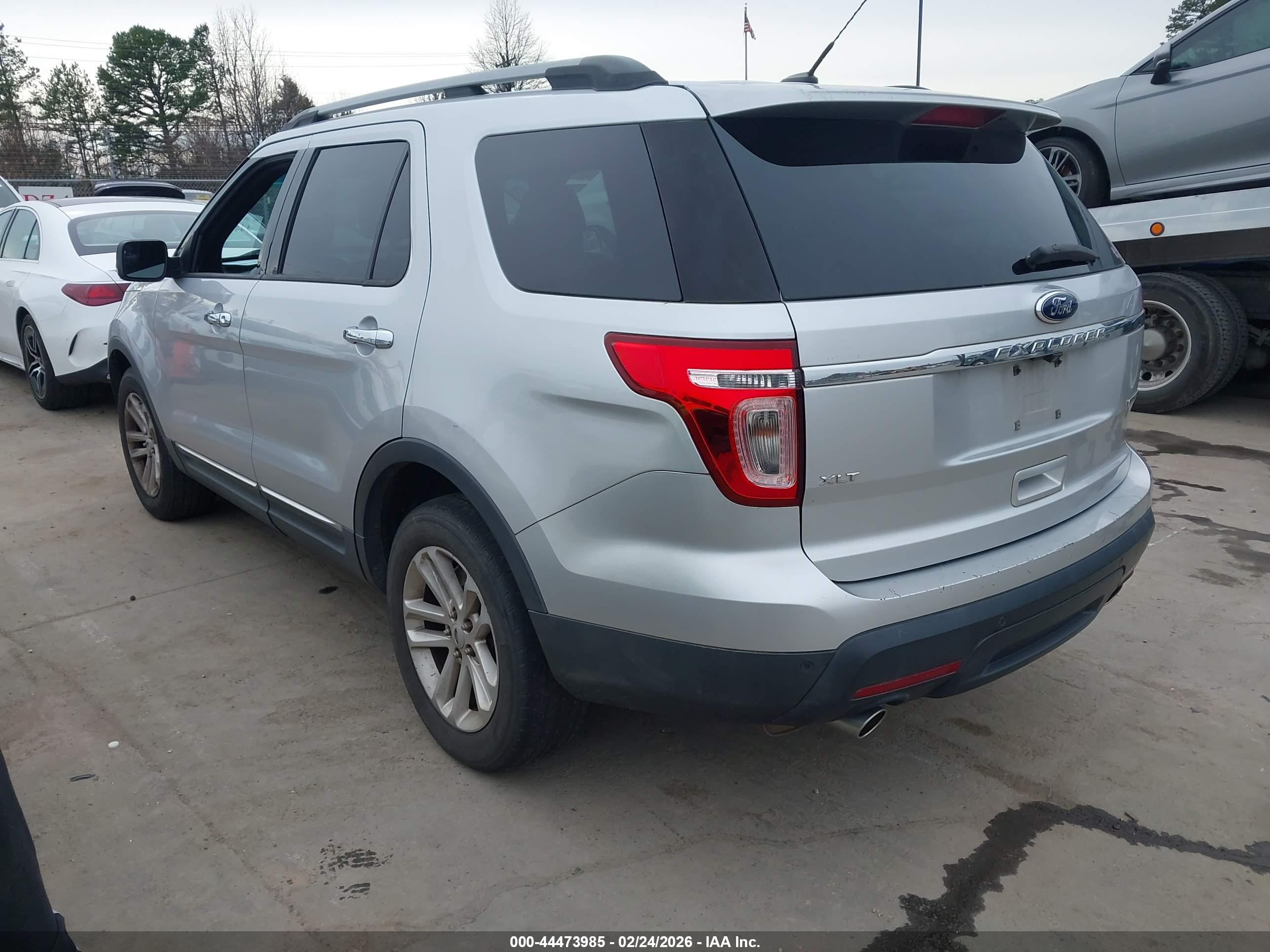 FORD EXPLORER image 3