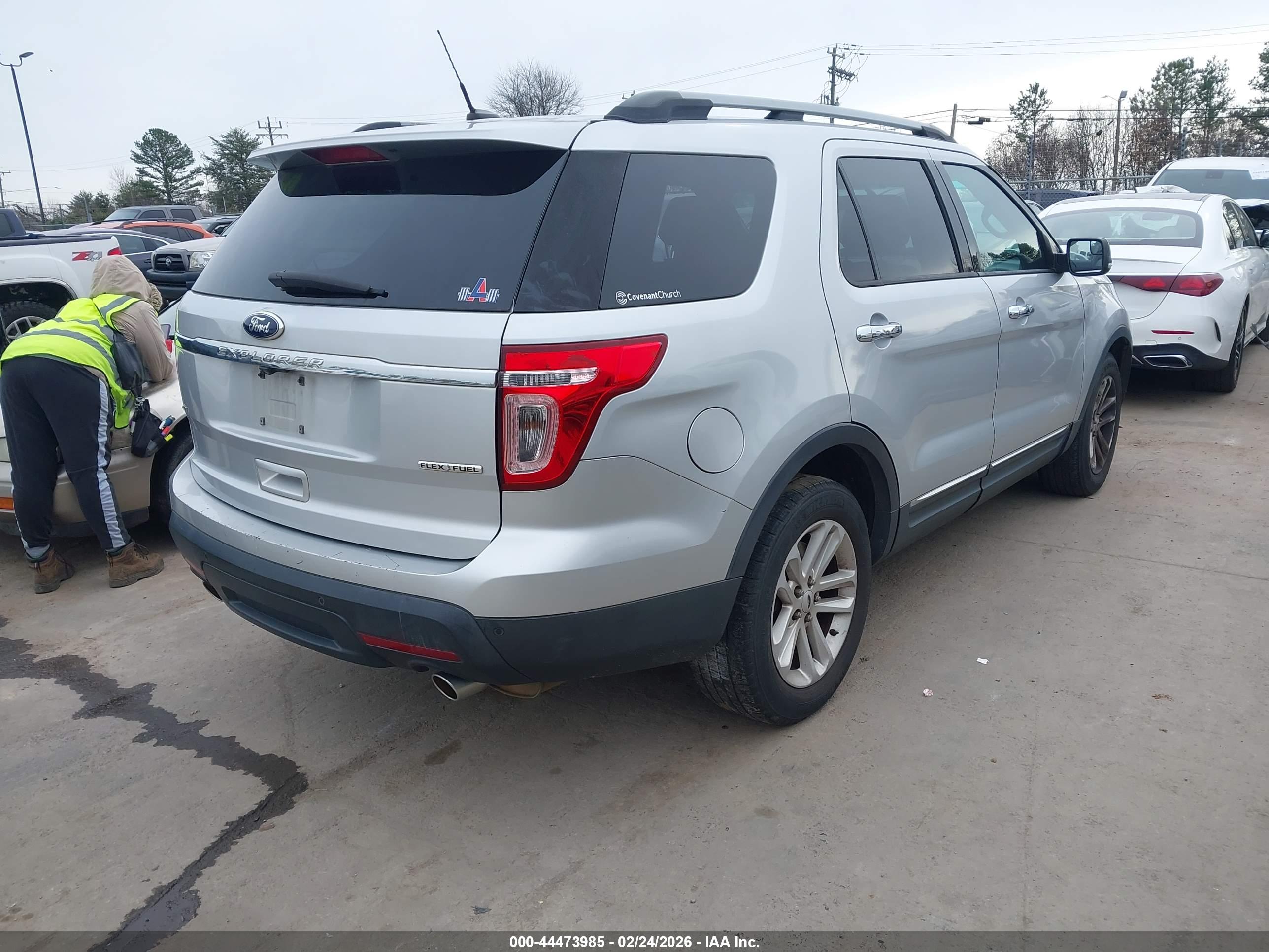 FORD EXPLORER image 4