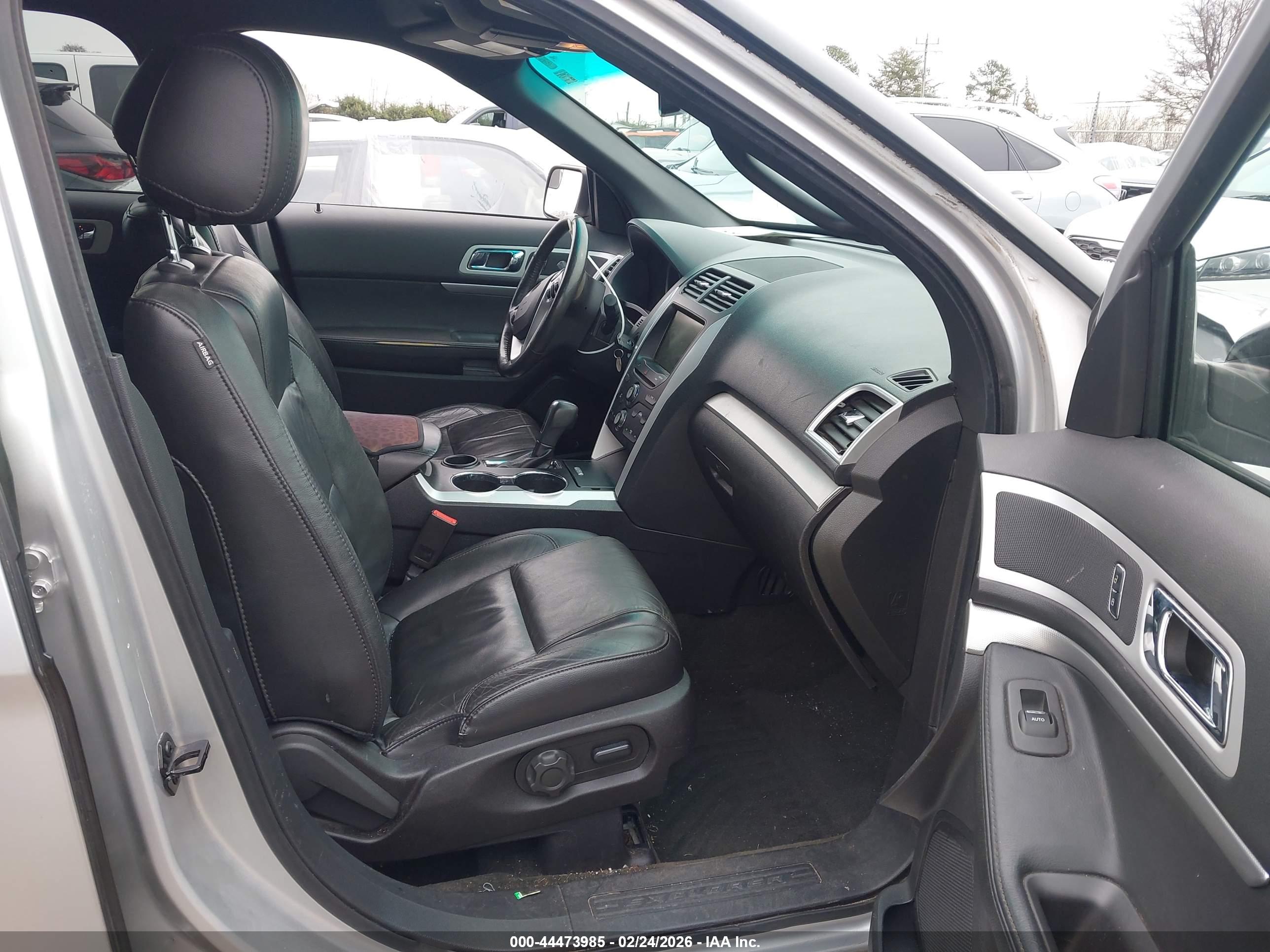 FORD EXPLORER image 5