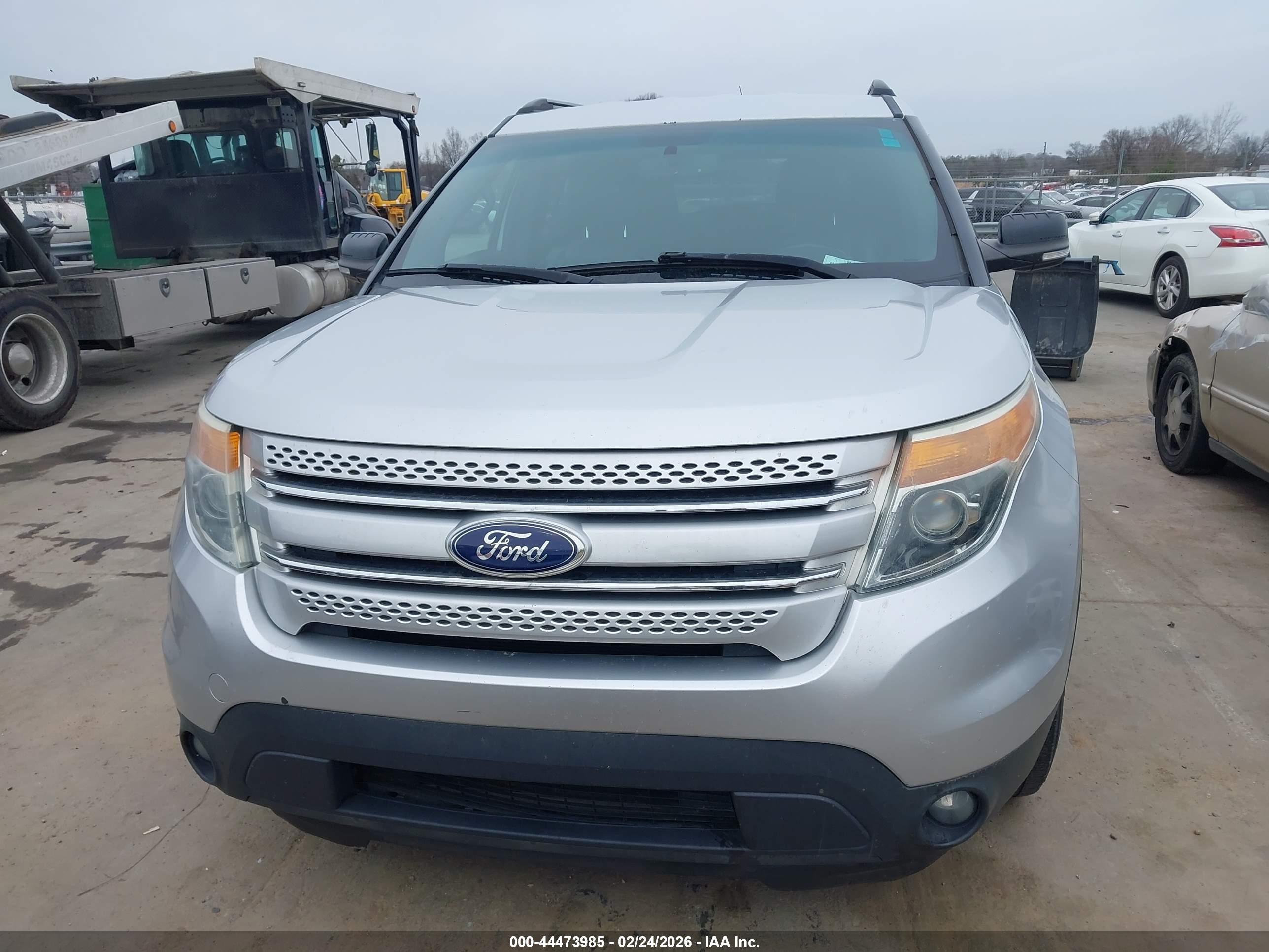 FORD EXPLORER image 6